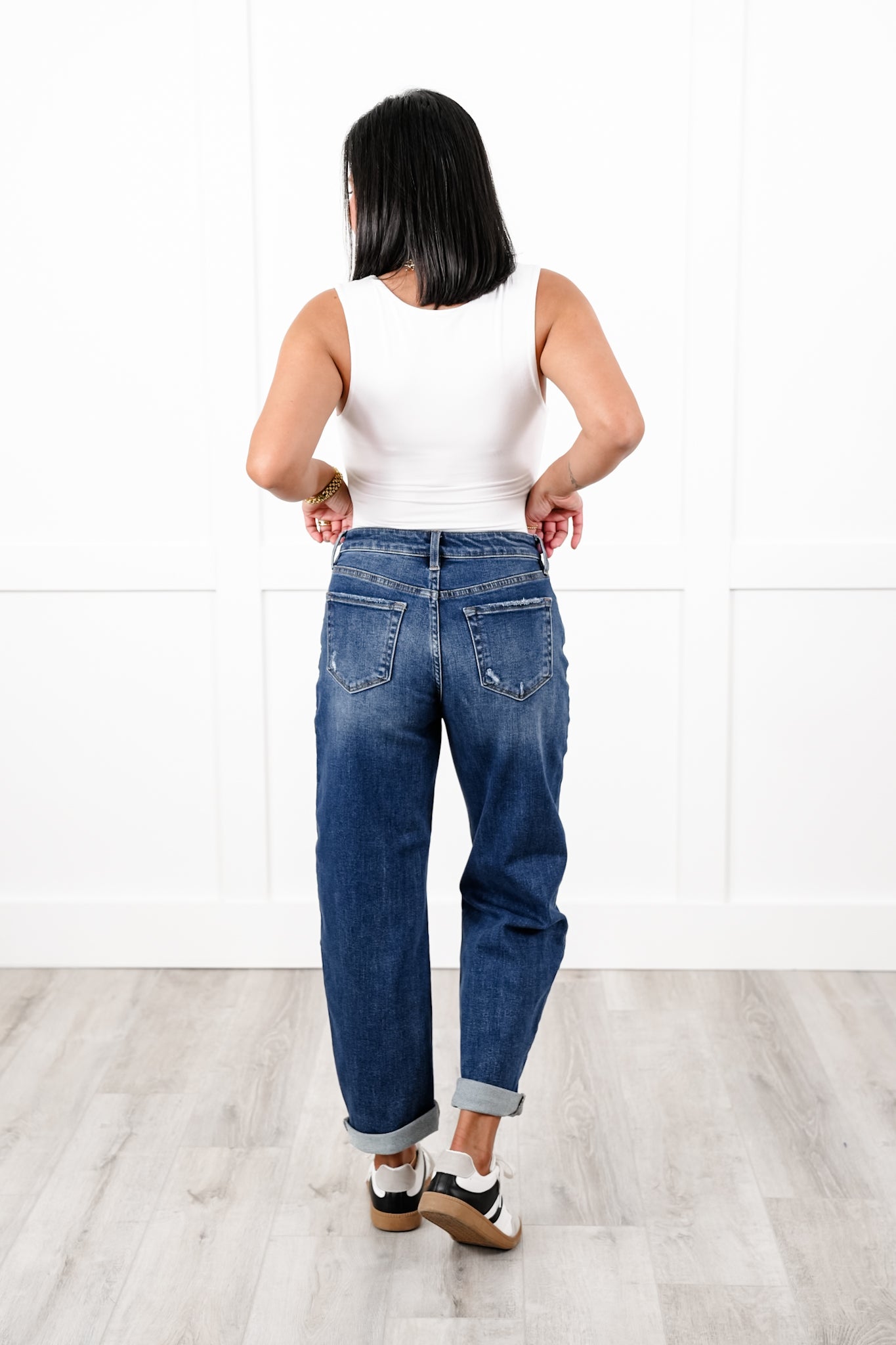Lovervet Mid Rise Medium Wash Barrel Jeans