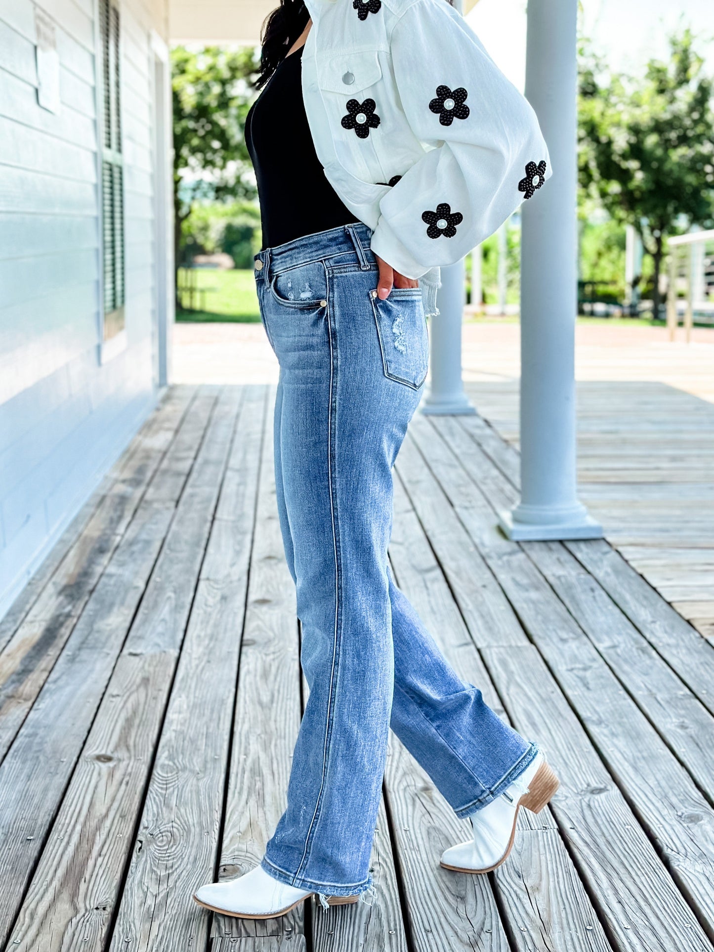 Judy Blue Holla Back Medium Wash Cell Phone Pocket Straight Leg Jeans