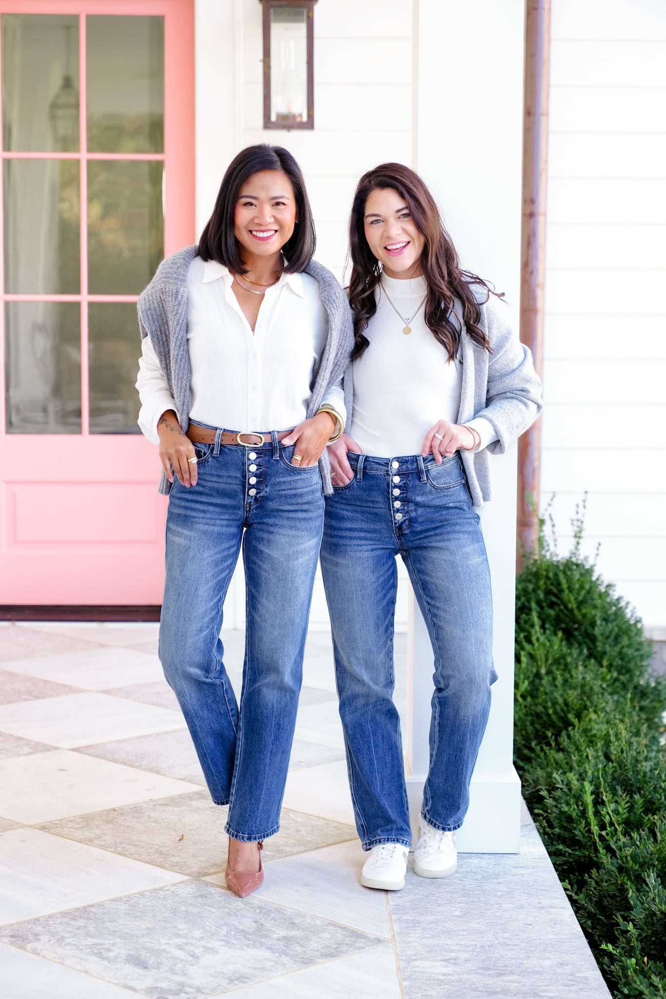 Judy Blue Mid Rise Medium Wash Button Fly Rigid Magic Slim Straight Leg Jeans