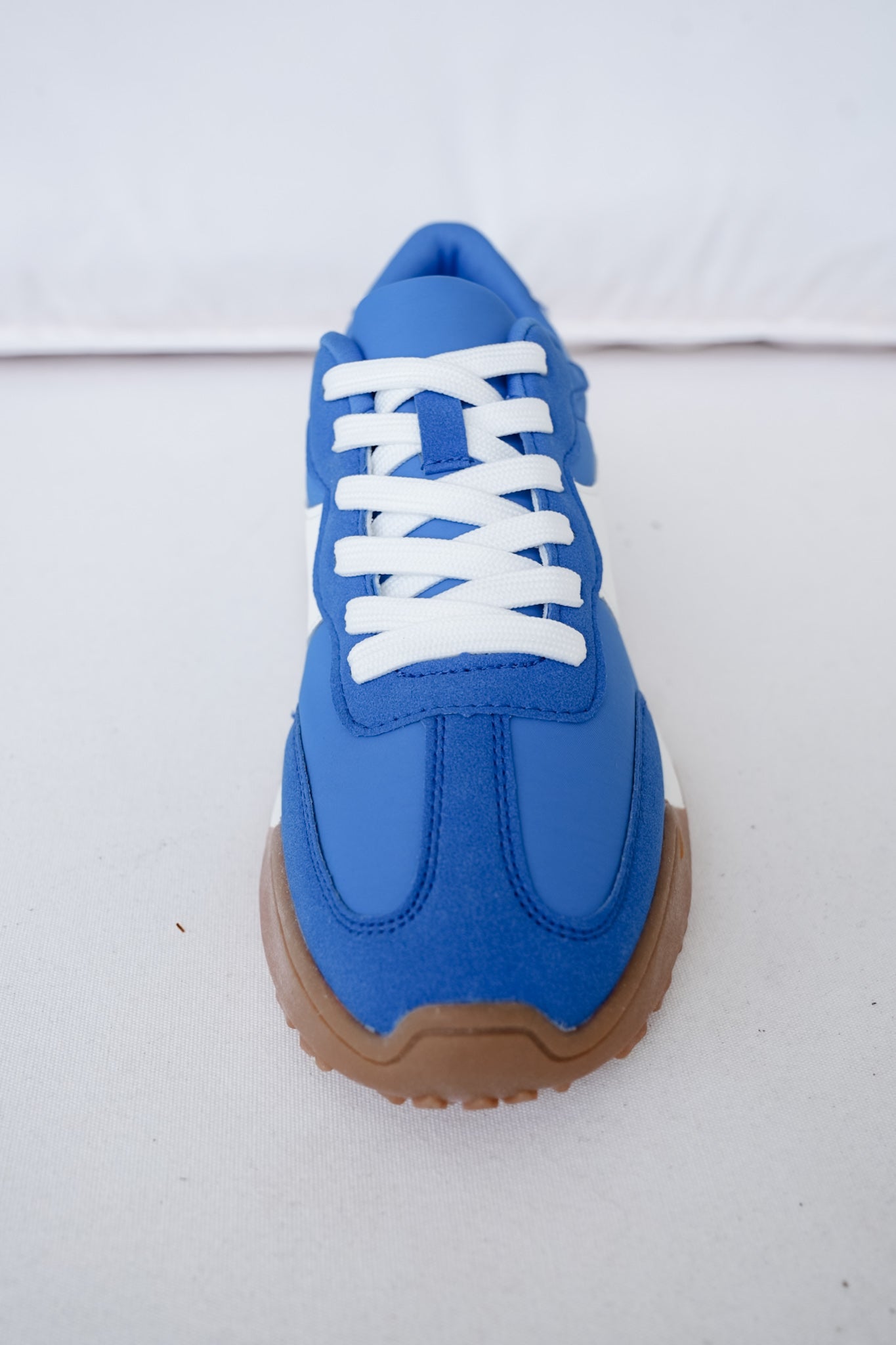 Retro Inspired Low Top Sneaker with Contrast Side Detail