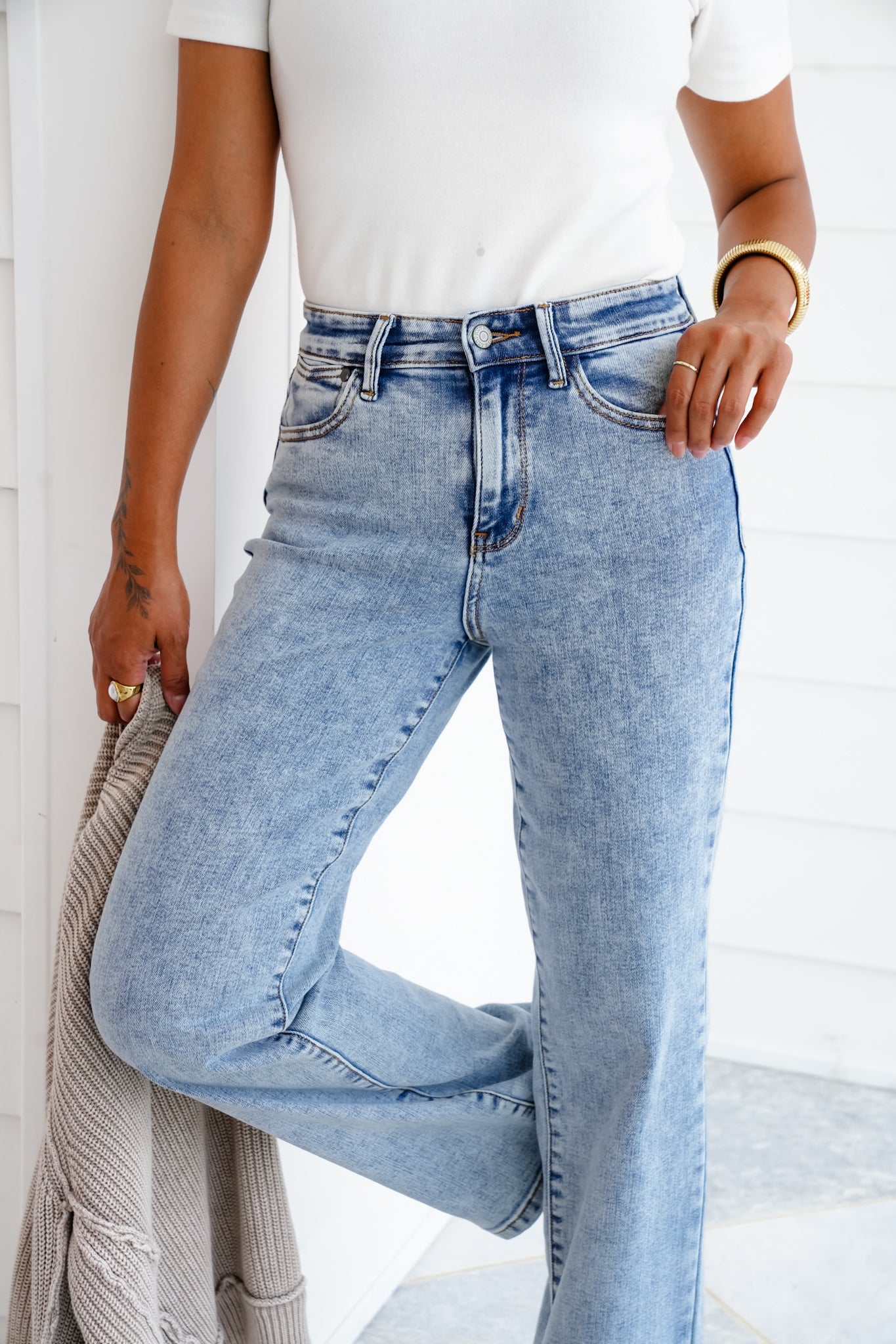 Judy Blue High Rise Light Stone Wash Straight Fit Jeans
