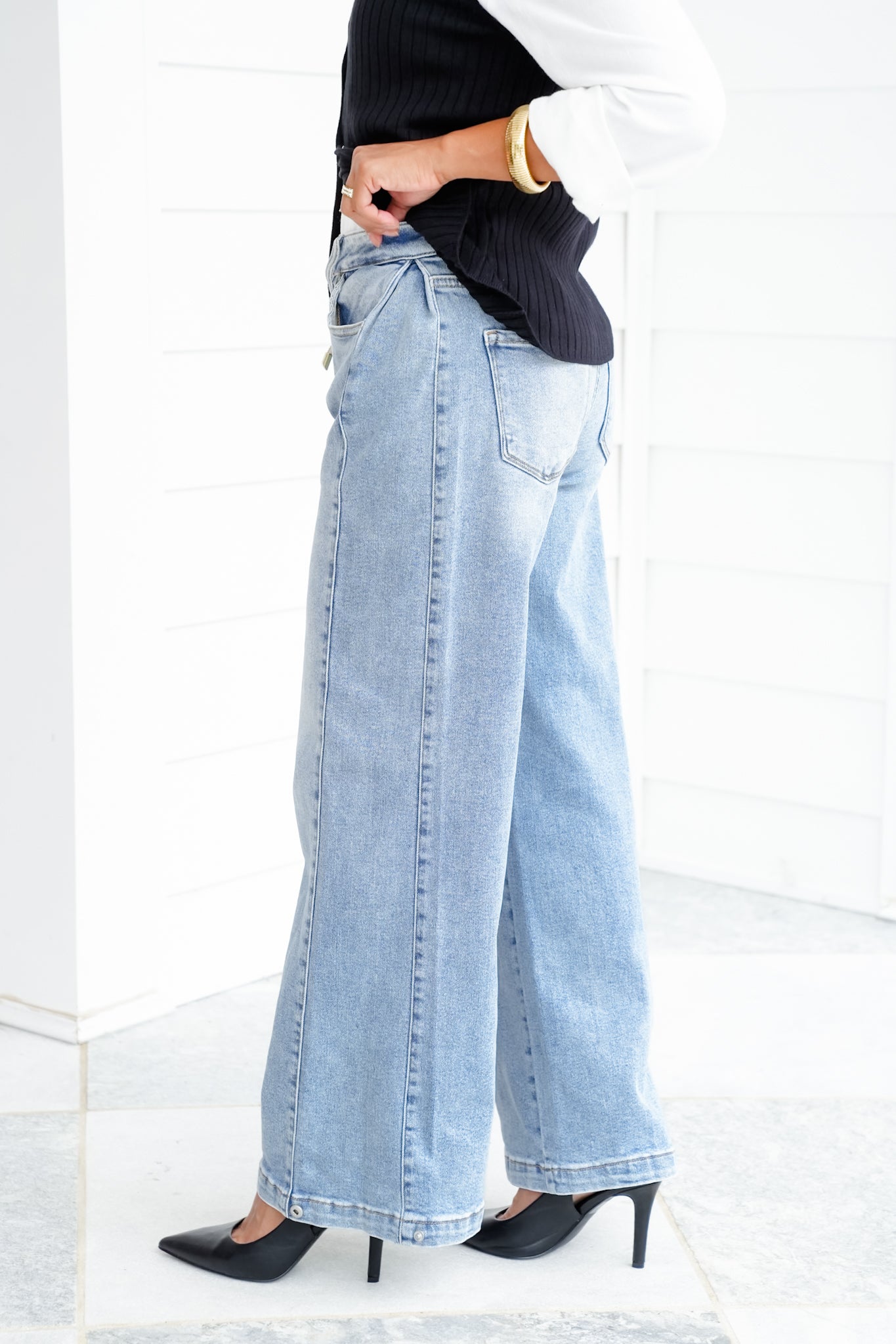 Risen Mid Rise Medium Wash Wide Leg Jeans with Leg Snap For Barrel Fit