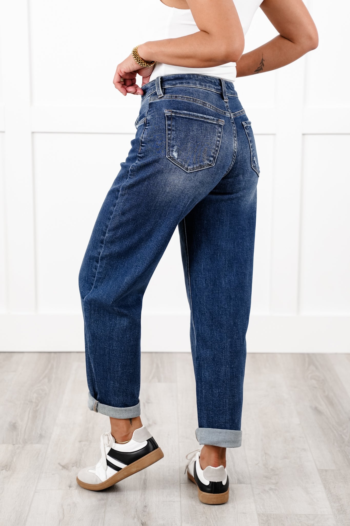 Lovervet Mid Rise Medium Wash Barrel Jeans