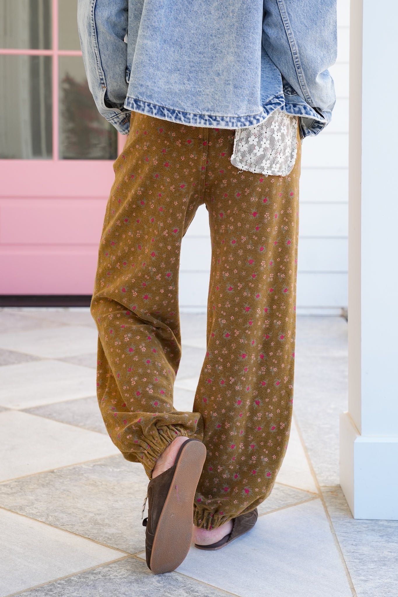 POL Floral Print Elastic Waist Pants with Patch Detail