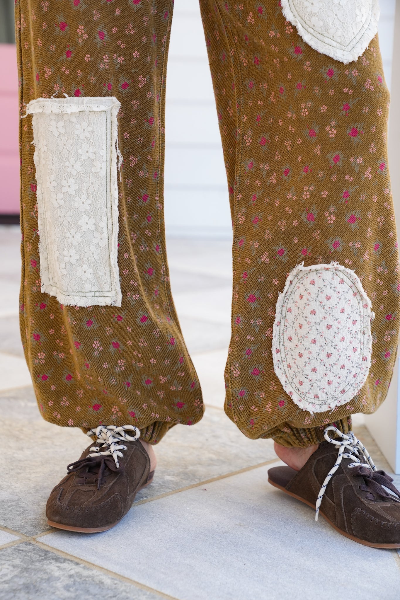 POL Floral Print Elastic Waist Pants with Patch Detail