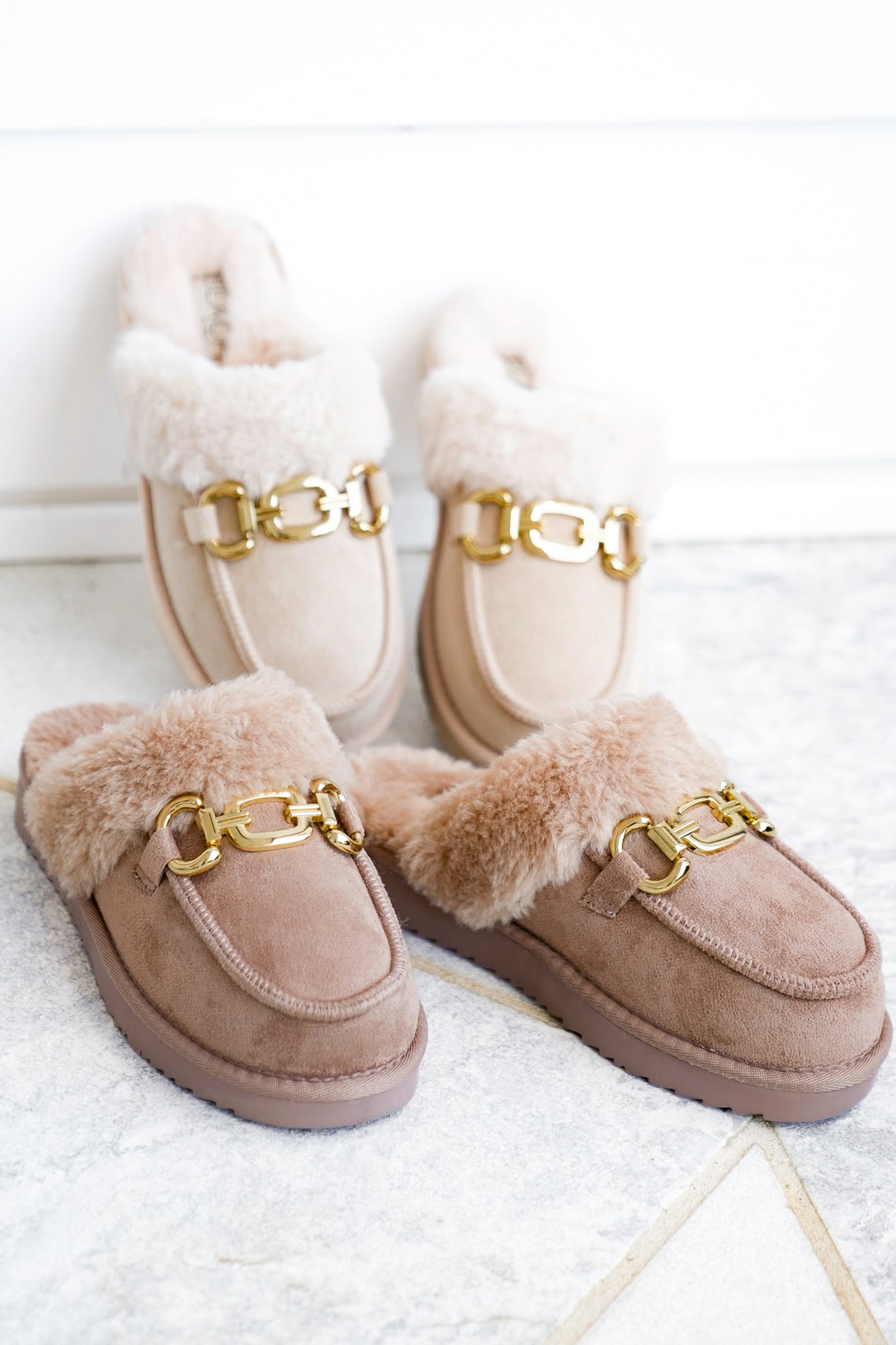 Cozy Vegan Shearling Mule with Gold Chain