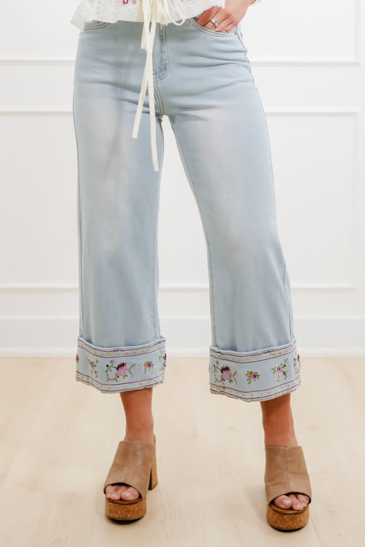 Light Washed Cropped Denim Pants with Embroidered Flowers