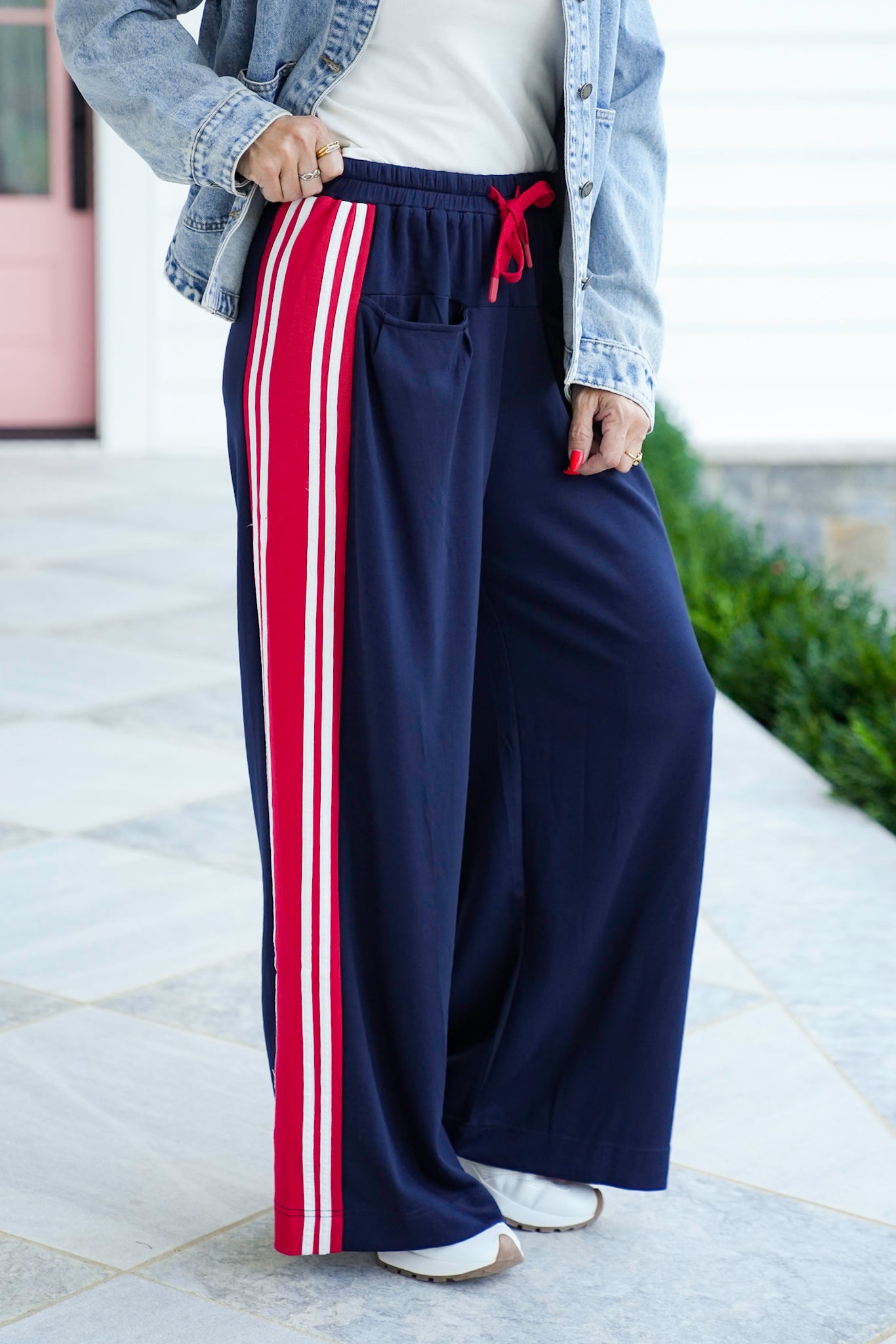 Plus/Reg Elastic Waist Sweatpants with Stripe Detail