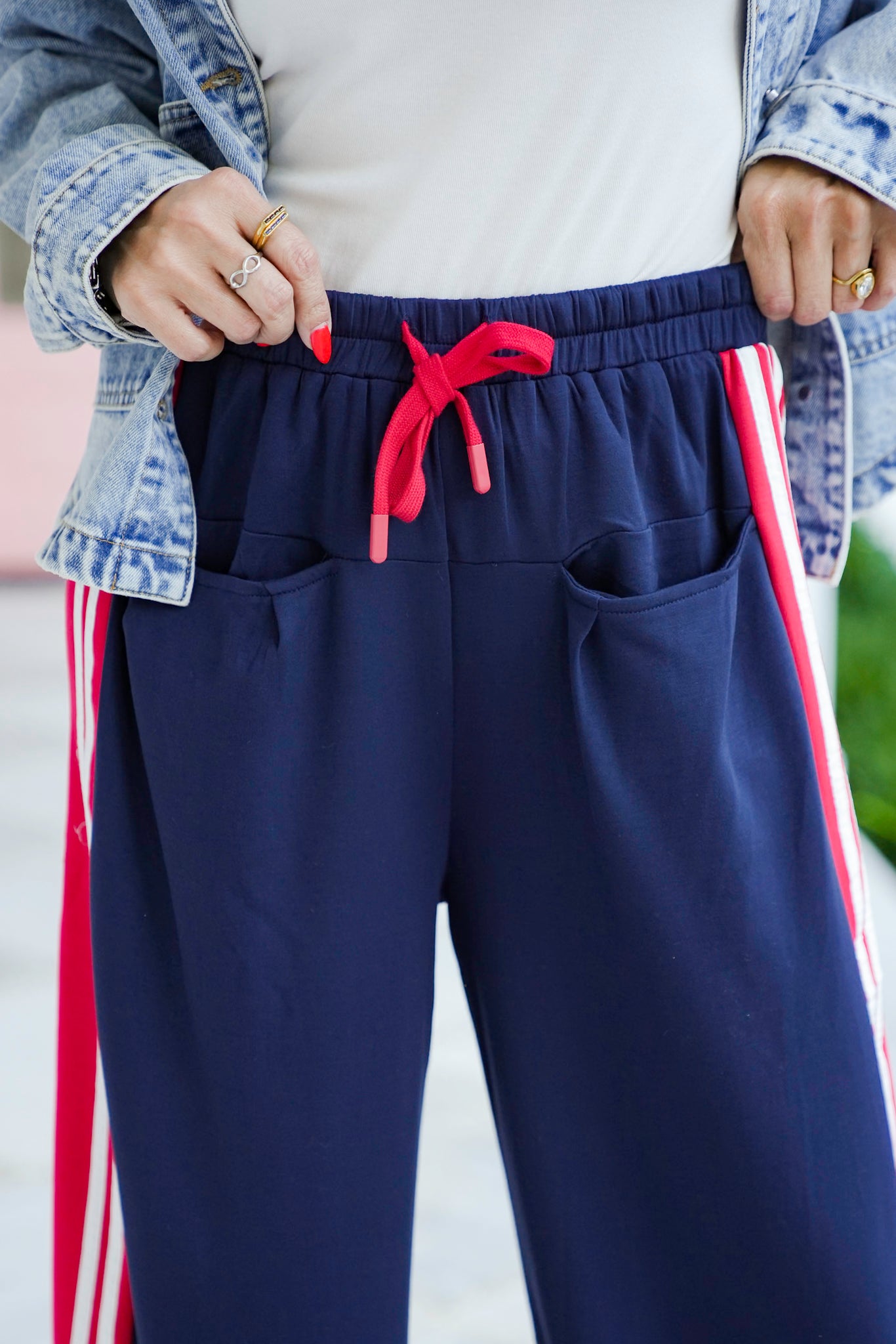 Plus/Reg Elastic Waist Sweatpants with Stripe Detail