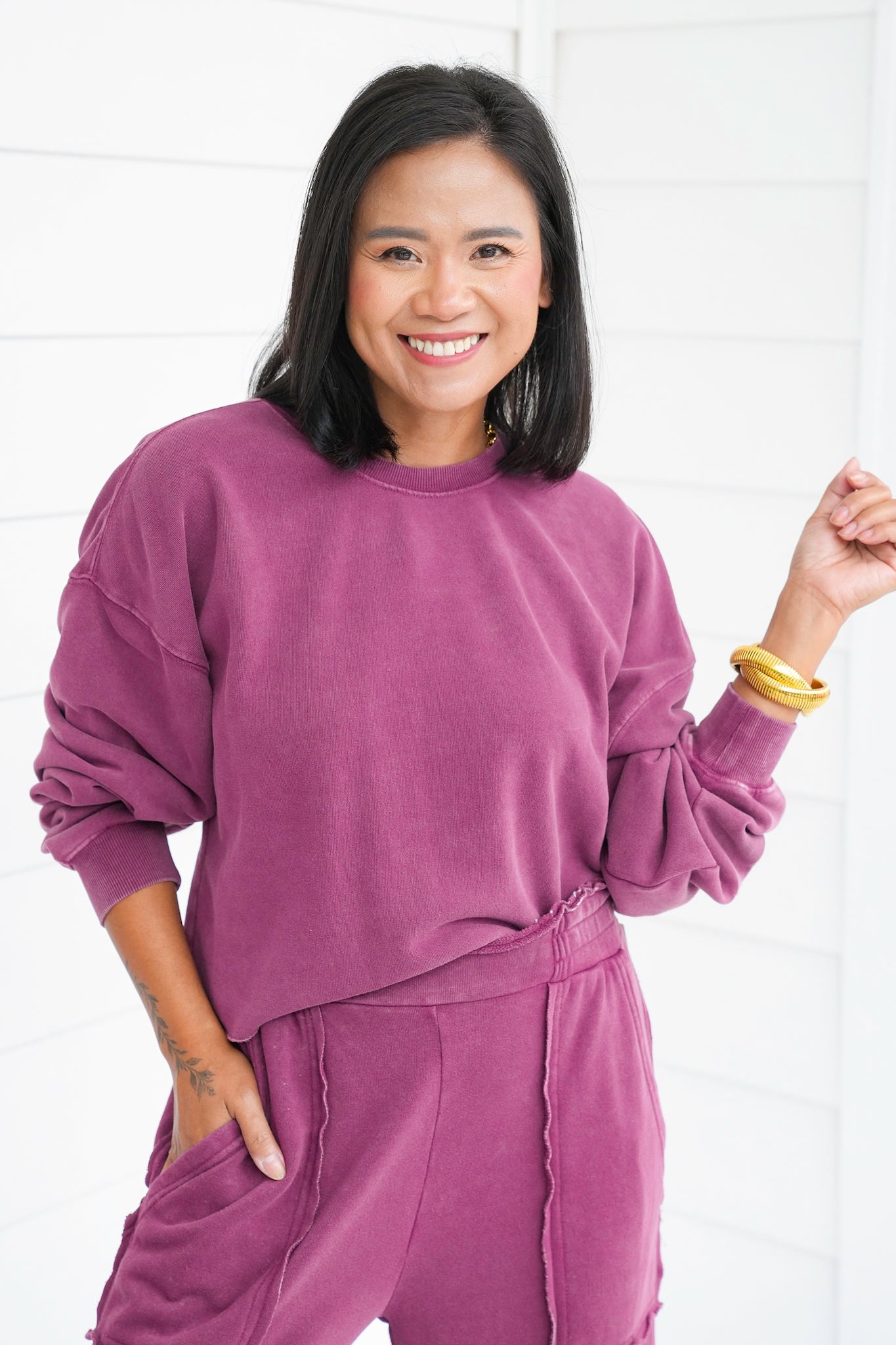Long Sleeve Crew Neck Cropped Sweatshirt