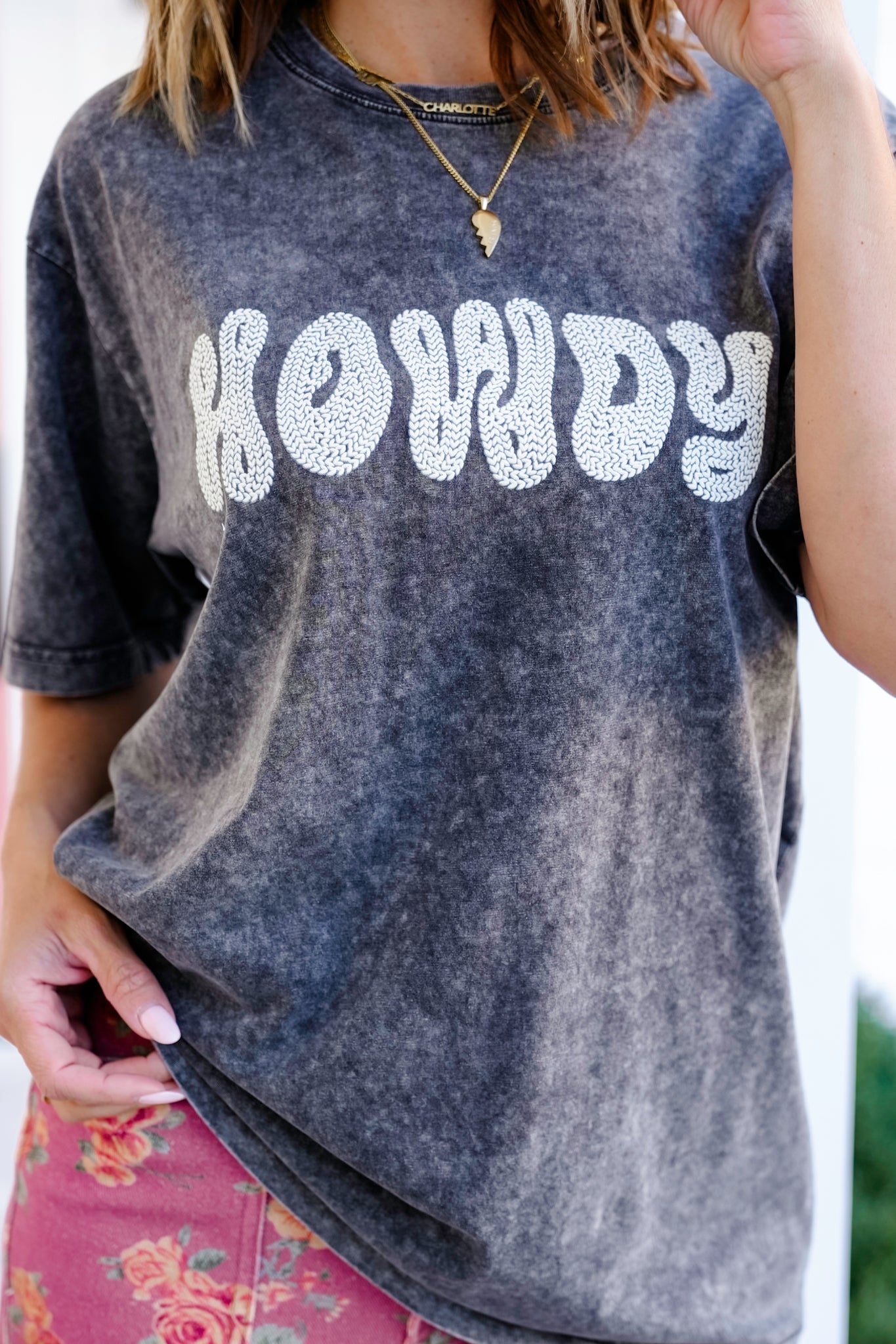 Short Sleeve Puff Print "Howdy" Graphic Tee