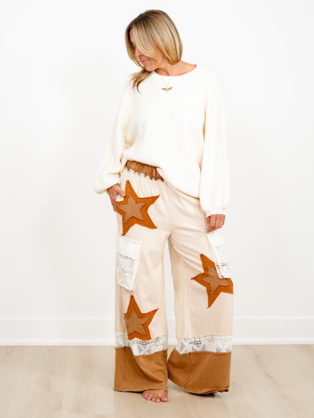 Plus/Reg Elastic Waist Wide Leg Pants with Star Patch