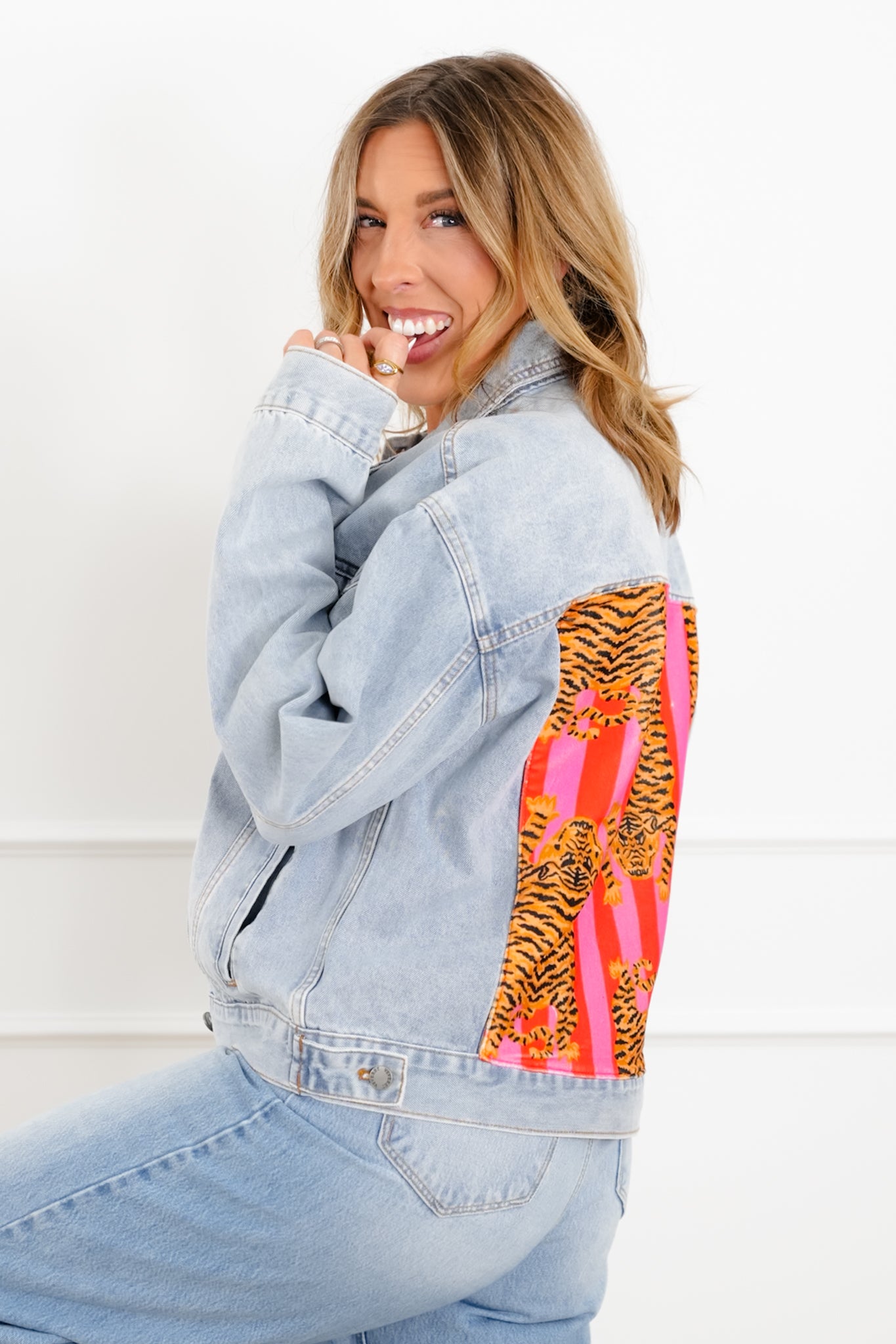 Medium Wash Long Sleeve Button Down Jacket with Patch Tiger Print