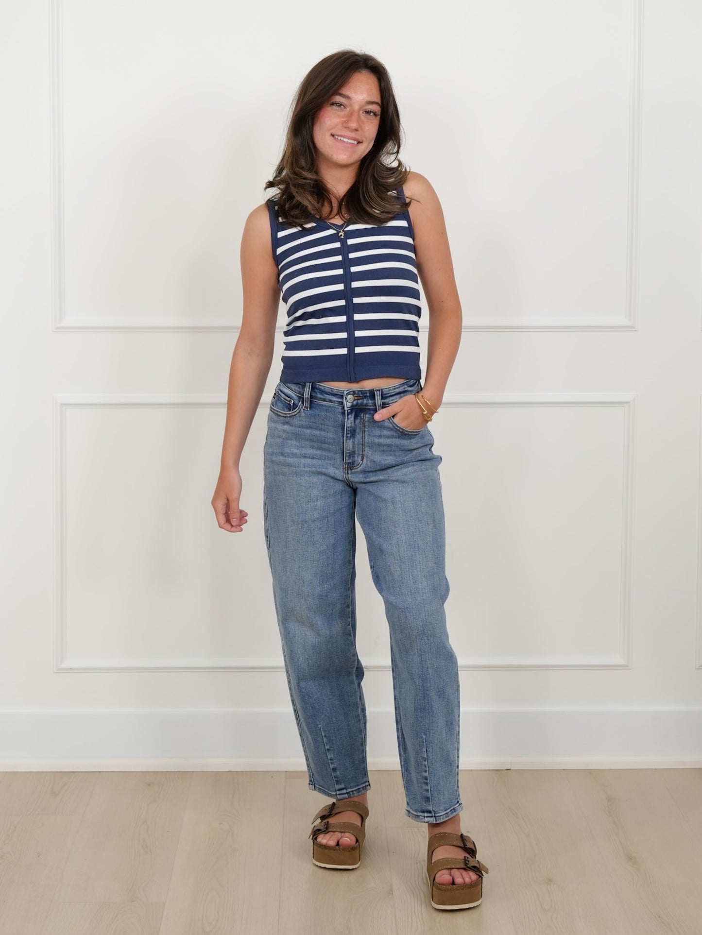Door Buster! Stripe Sleeveless V Neck Top