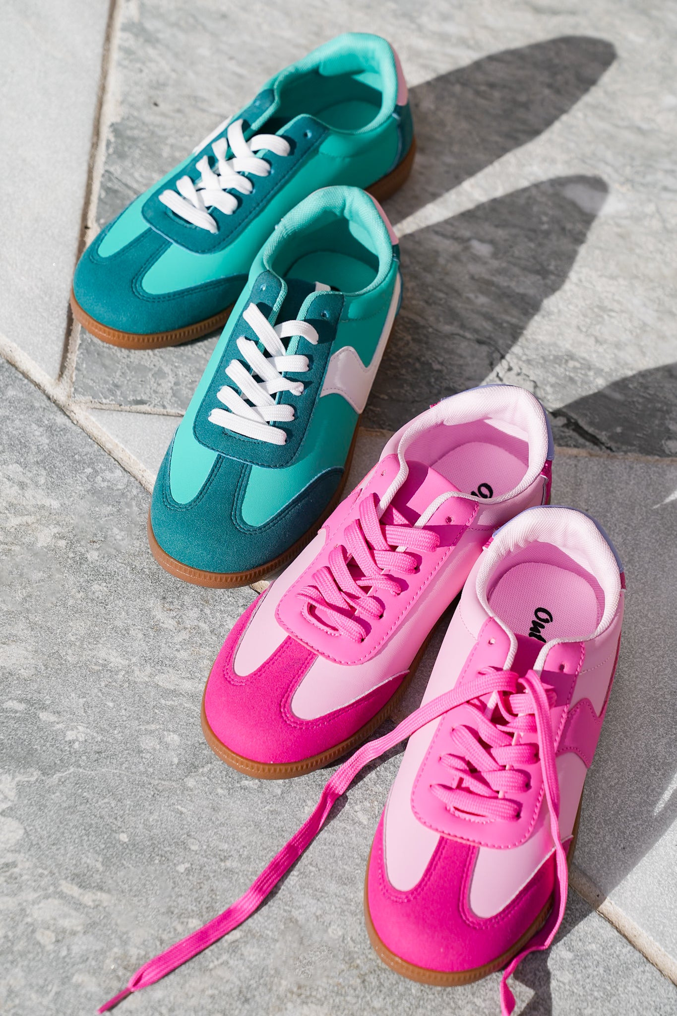 Retro Inspired Casual Lace Up Sneakers with Wave Design