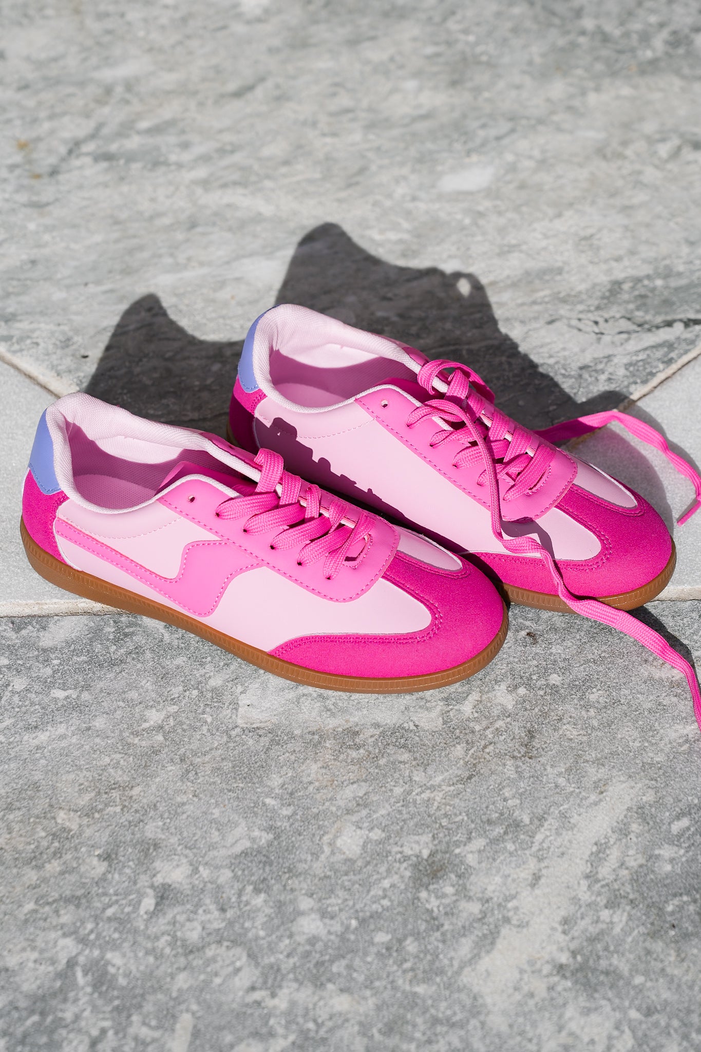 Retro Inspired Casual Lace Up Sneakers with Wave Design