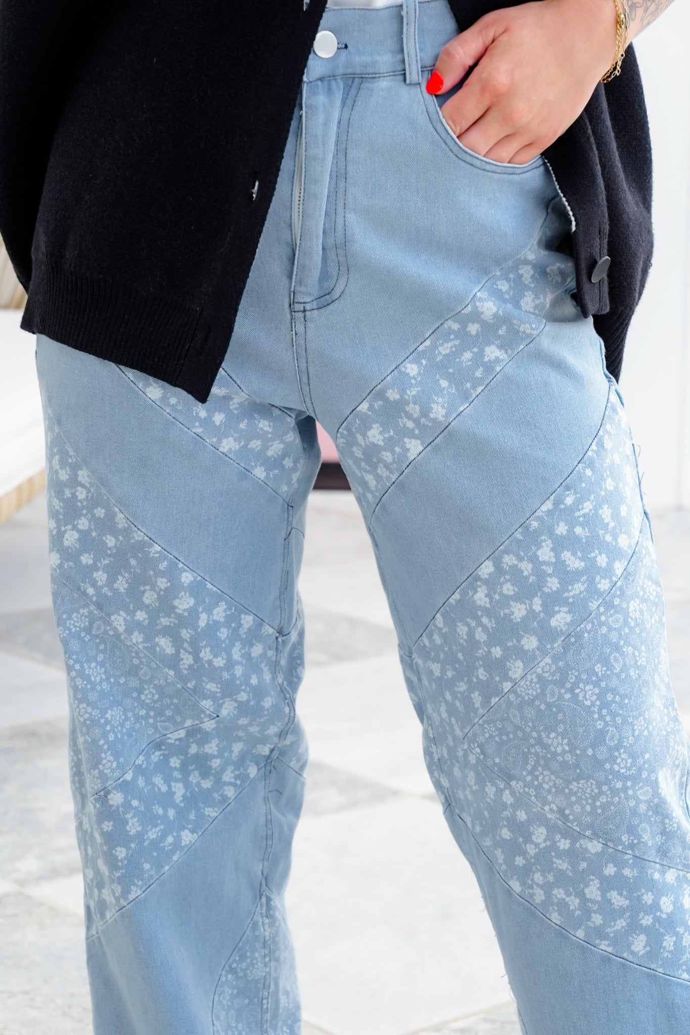 Plus/Reg Light Denim Jeans With Floral Detail