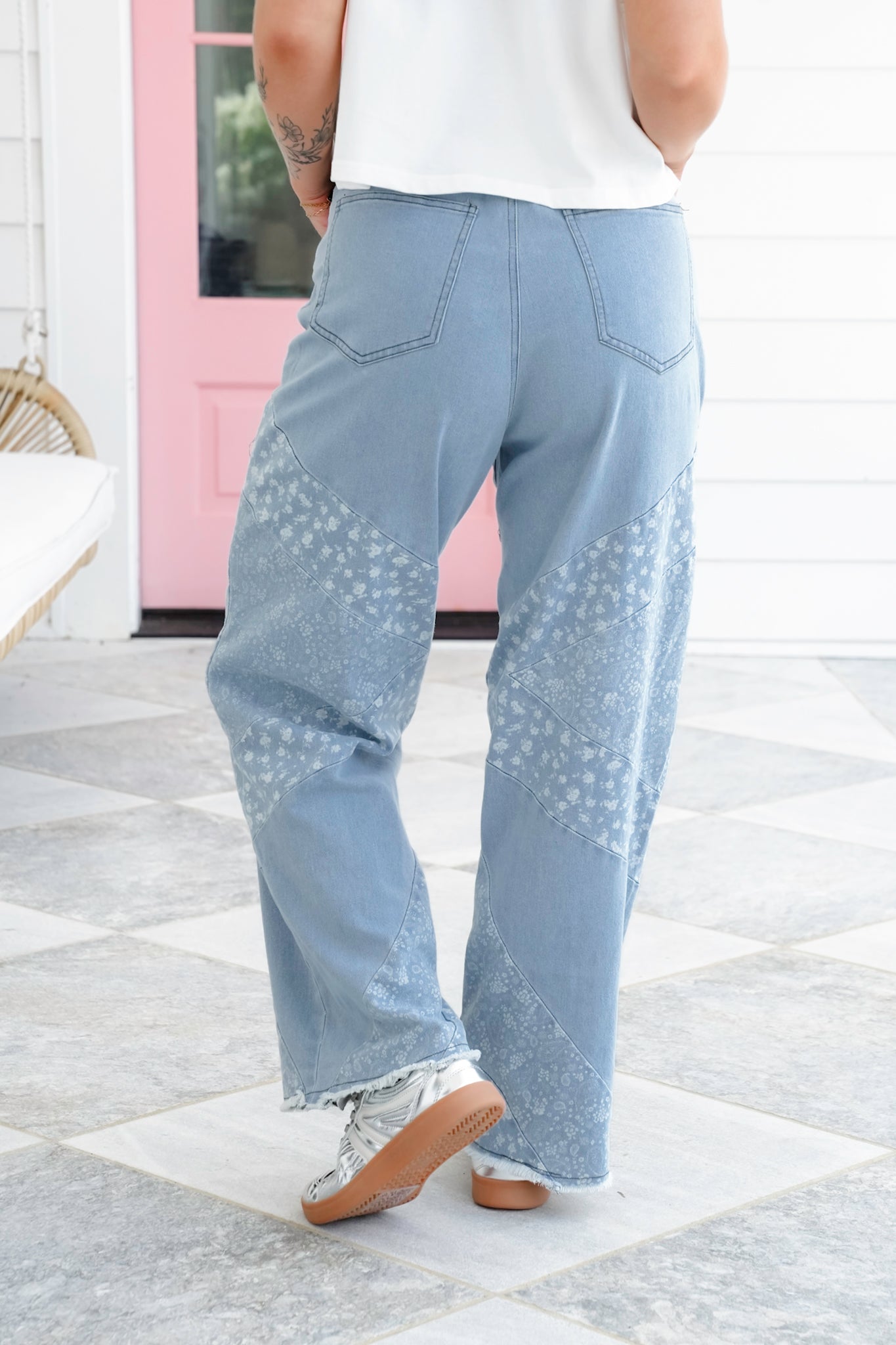 Plus/Reg Light Denim Jeans With Floral Detail