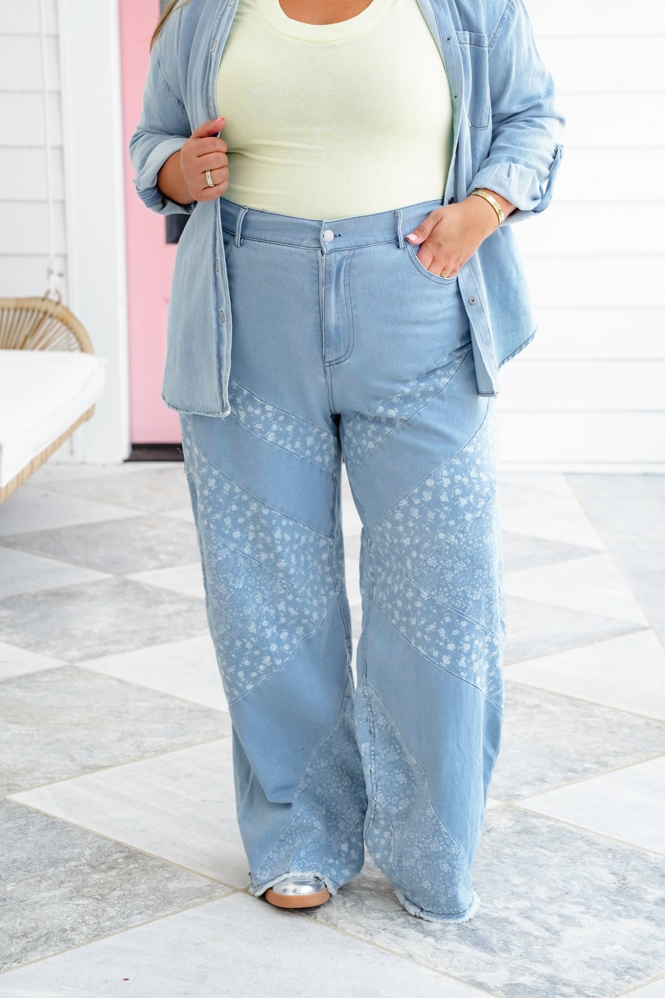 Plus/Reg Light Denim Jeans With Floral Detail