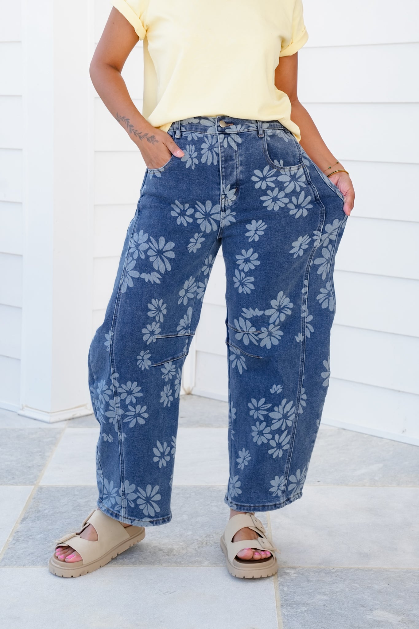 Floral Print Relax Fit Barrel Jeans