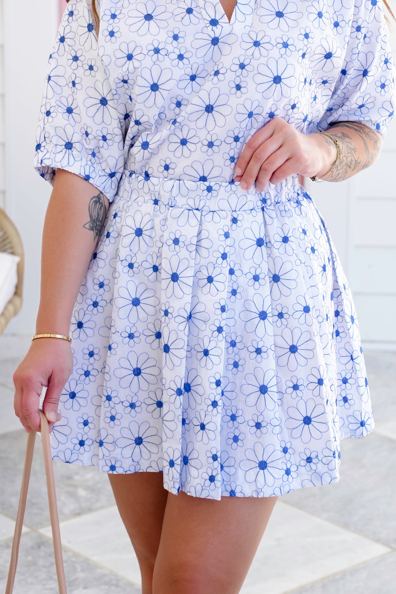Plus/Reg Embroidered Daisy Elastic Waist Pleated Mini Skirt