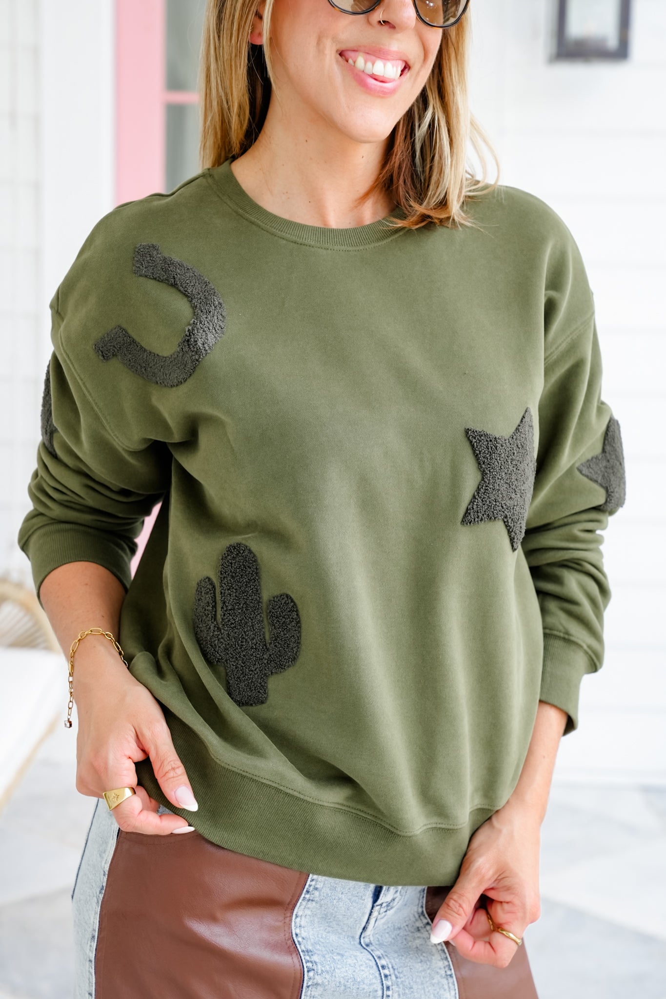 Long Sleeve Pullover Sweatshirt with Western Patch Detail