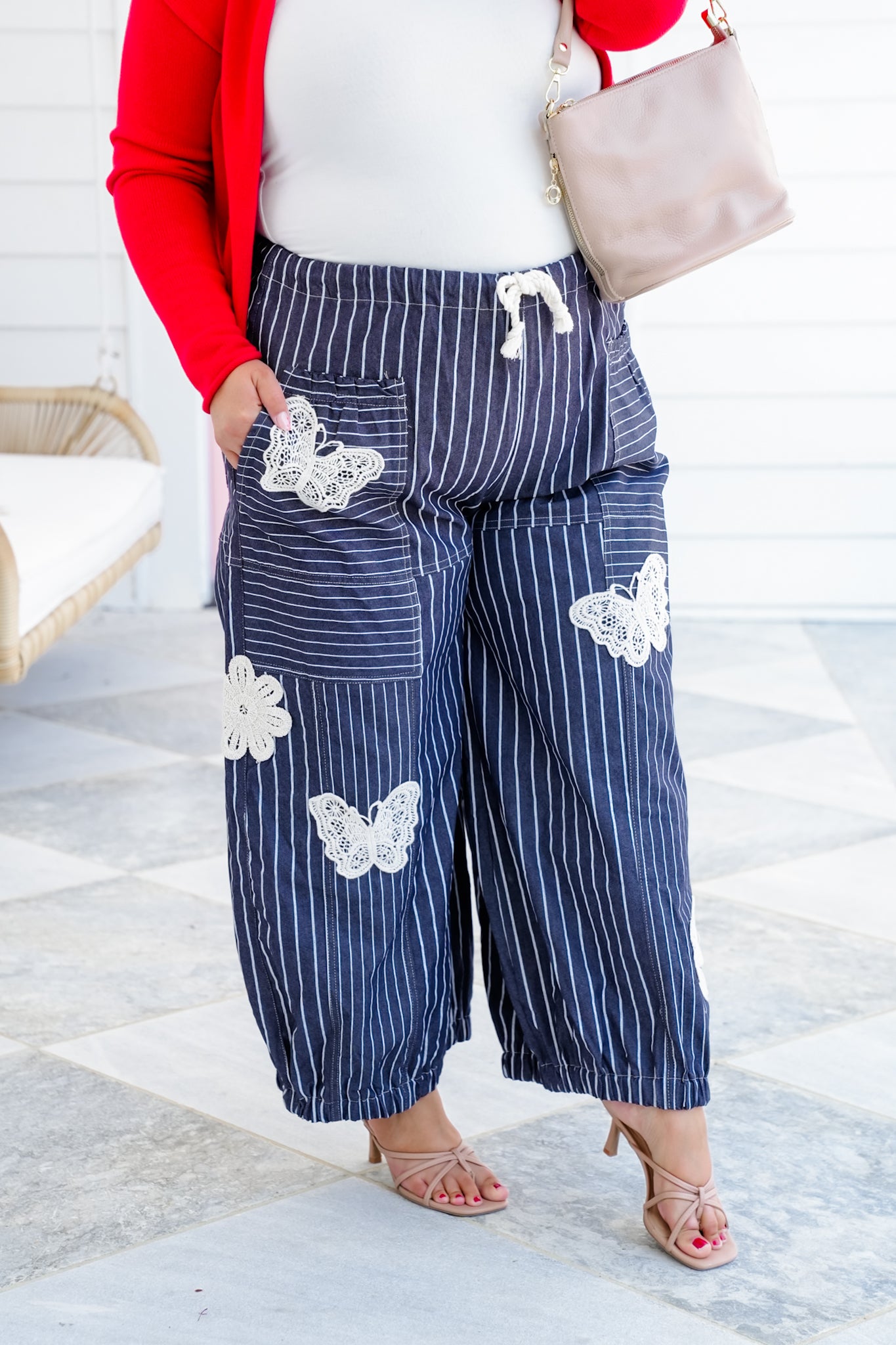Plus/Reg Stripe Wide Leg Barrel Pants with Butterfly Detail