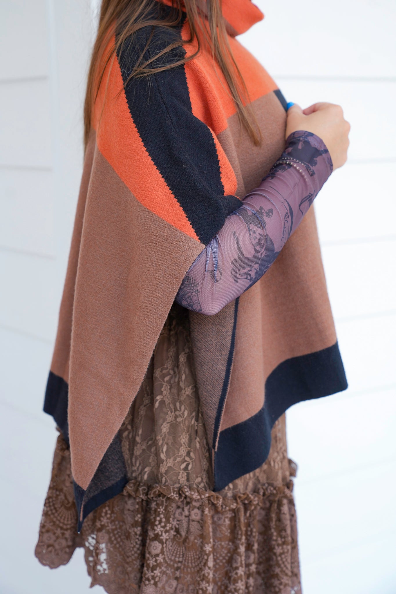 Color Block Short Sleeve Turtle Neck Poncho