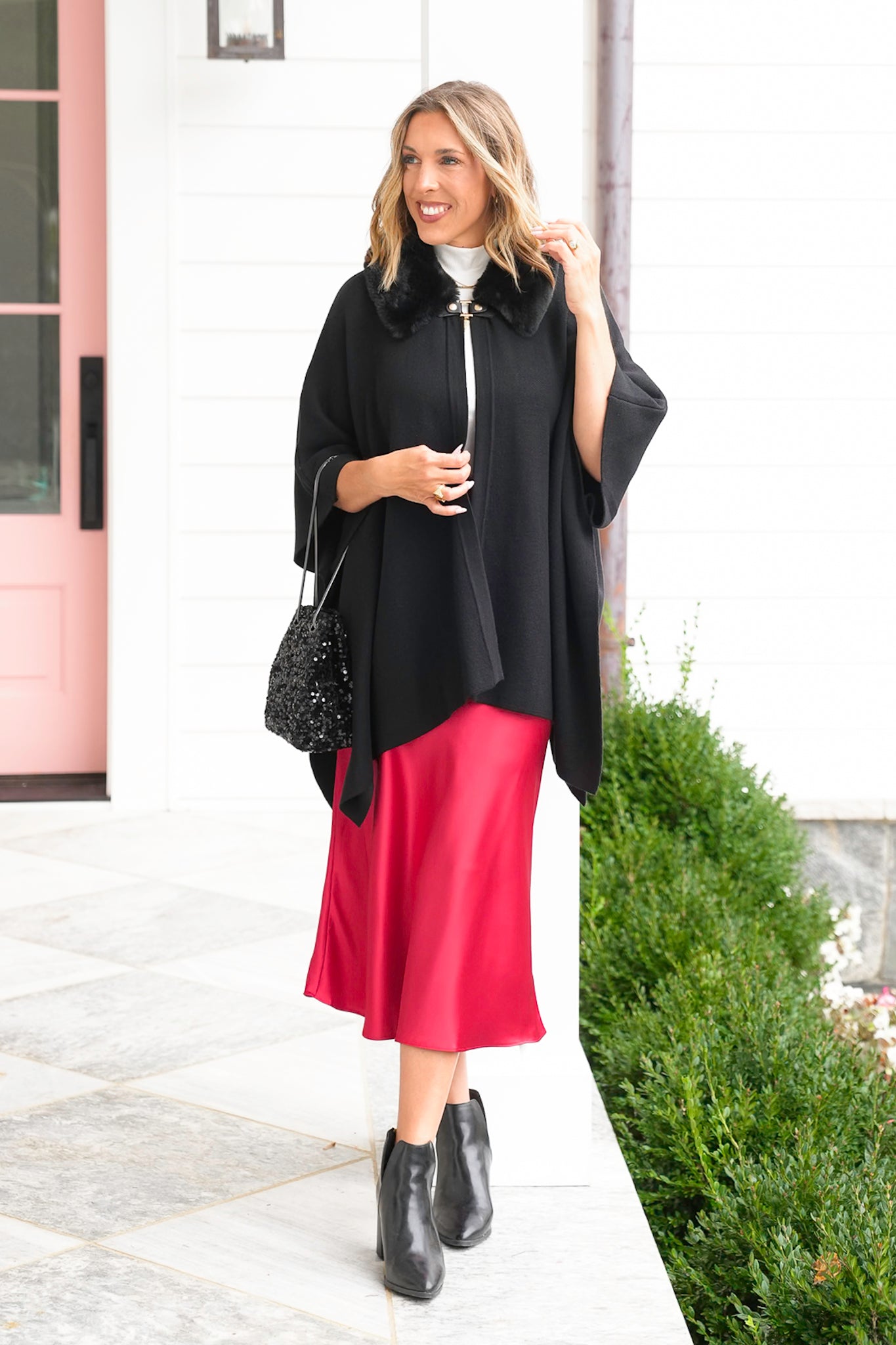 Plus/Reg Black 3/4 Sleeve Poncho Top with Faux Fur