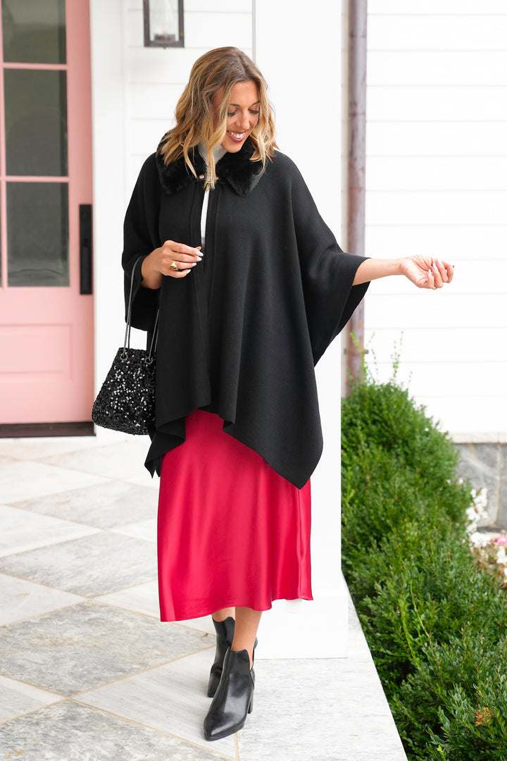 Plus/Reg Black 3/4 Sleeve Poncho Top with Faux Fur