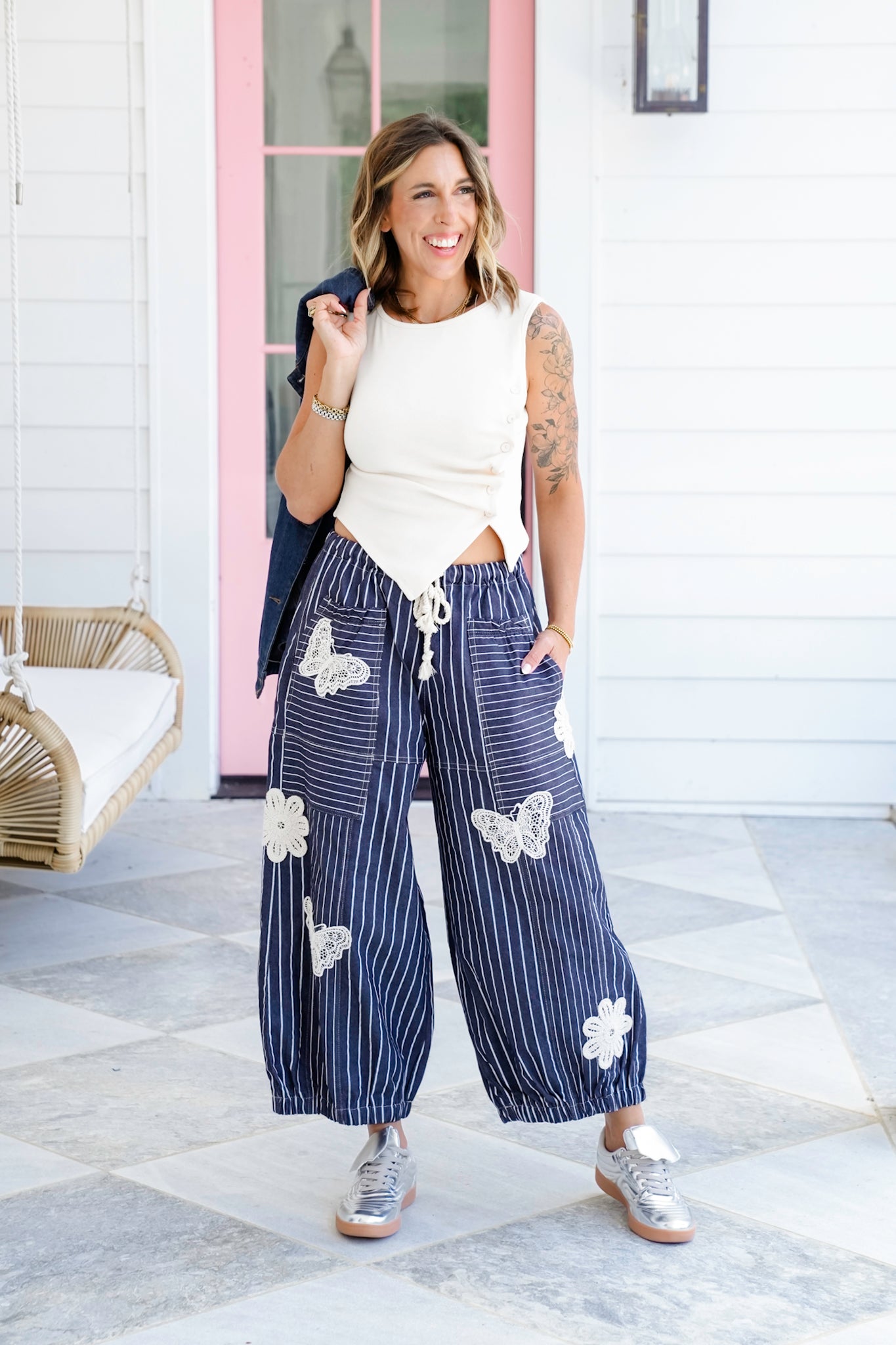 Plus/Reg Stripe Wide Leg Barrel Pants with Butterfly Detail