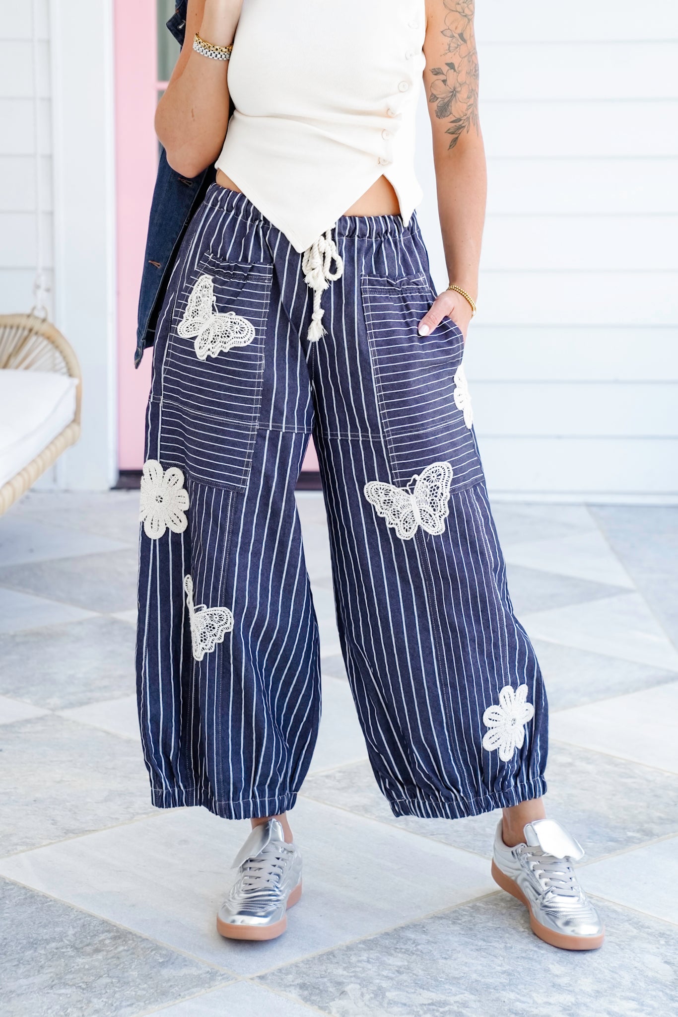 Plus/Reg Stripe Wide Leg Barrel Pants with Butterfly Detail