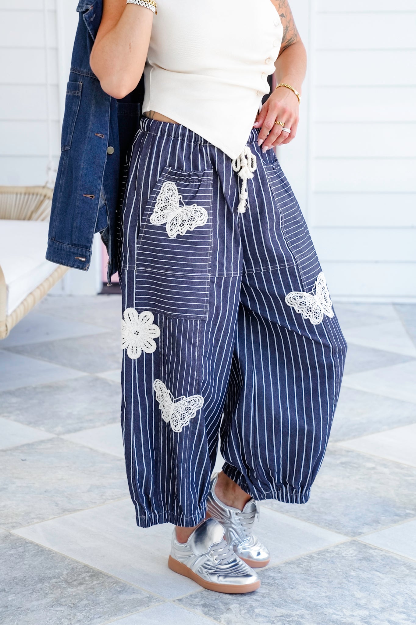 Plus/Reg Stripe Wide Leg Barrel Pants with Butterfly Detail