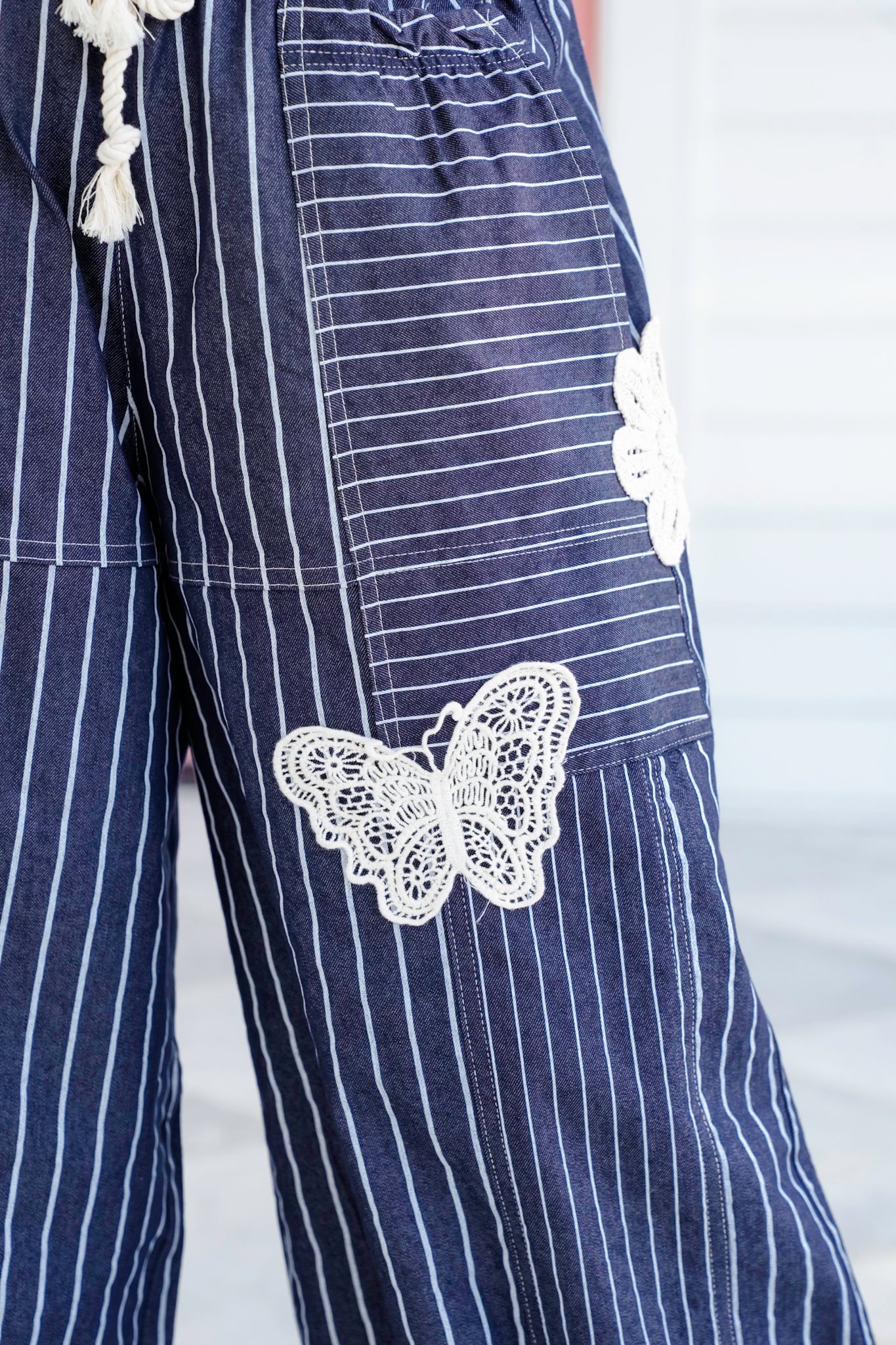 Plus/Reg Stripe Wide Leg Barrel Pants with Butterfly Detail