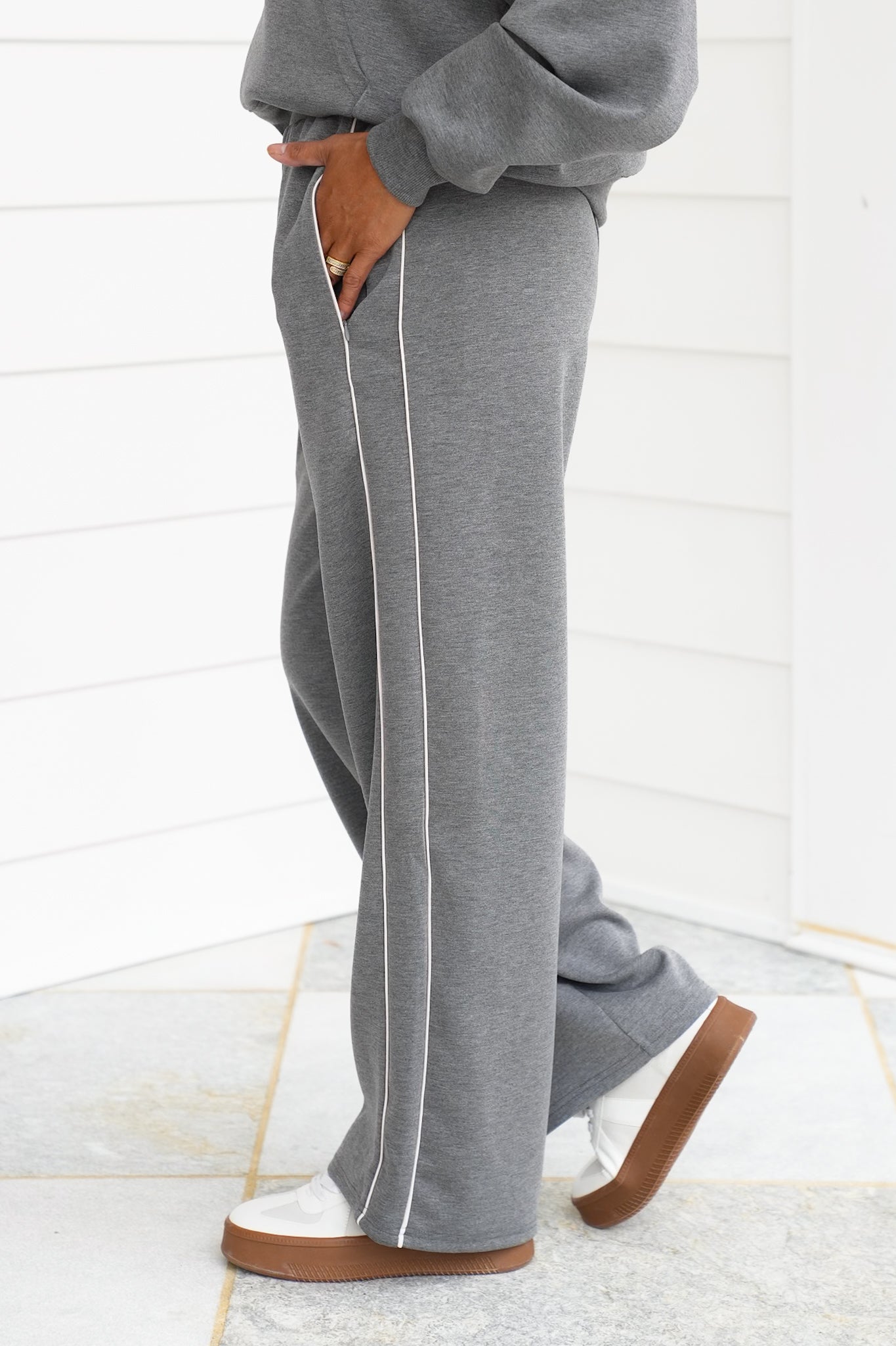 Elastic Waist Wide Leg Sweatpants
