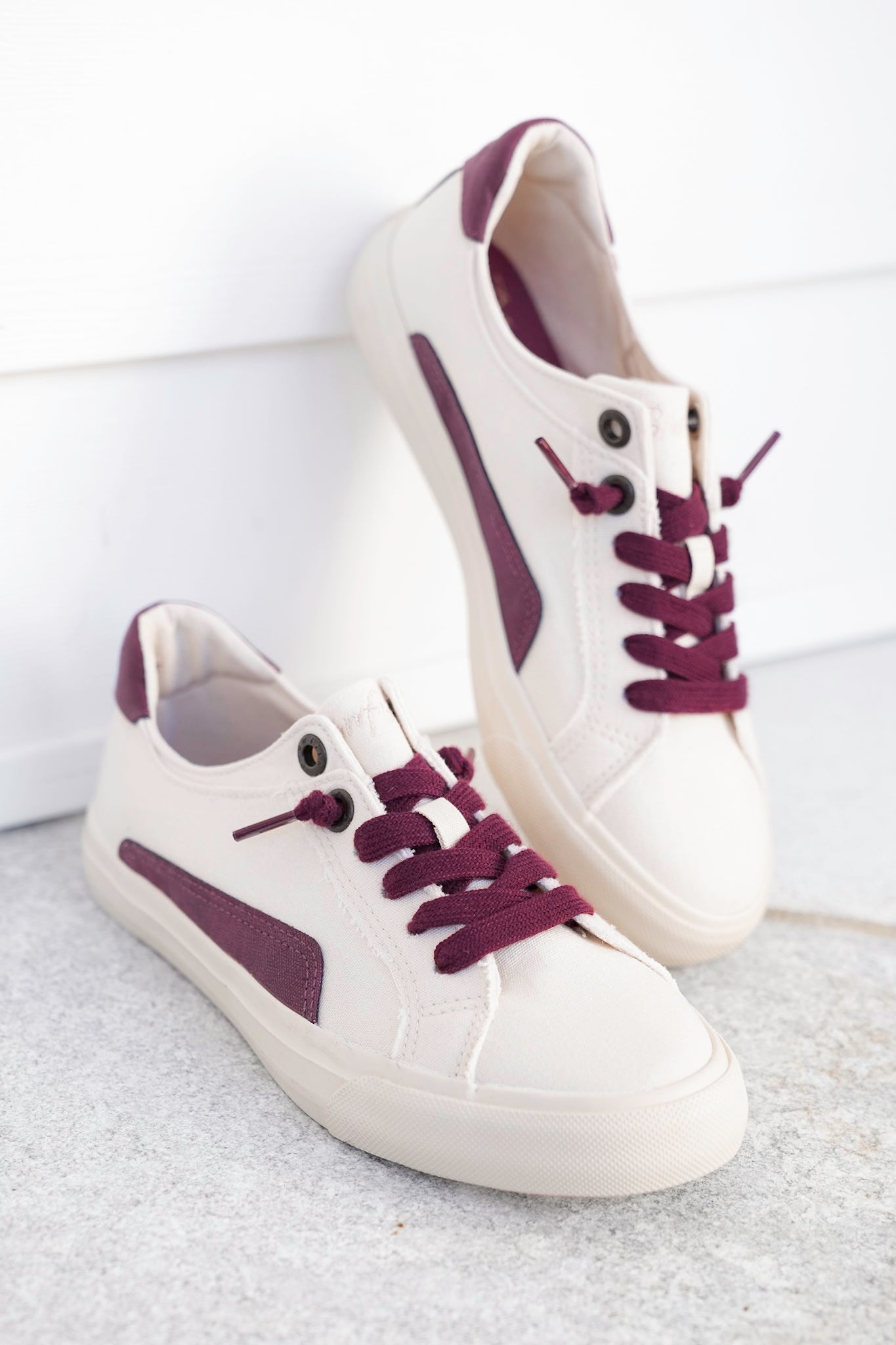 Blowfish Low Top Lace Up Canvas Sneaker – Freckled Poppy