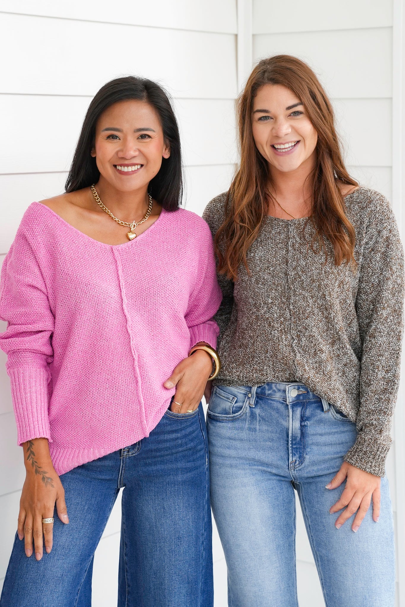 Door Buster! Zenana V-Neck Center Seam Hi-Low Sweater – Freckled Poppy