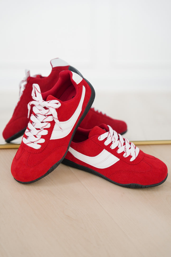 Sporty Lace Up Low Top Sneaker