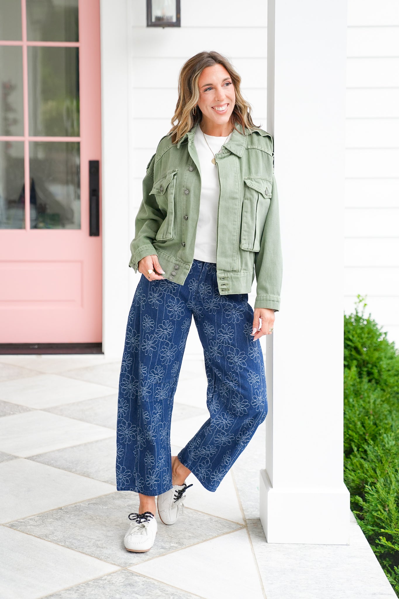 Plus/Reg Embroidered Floral High Waist Barrel Jeans