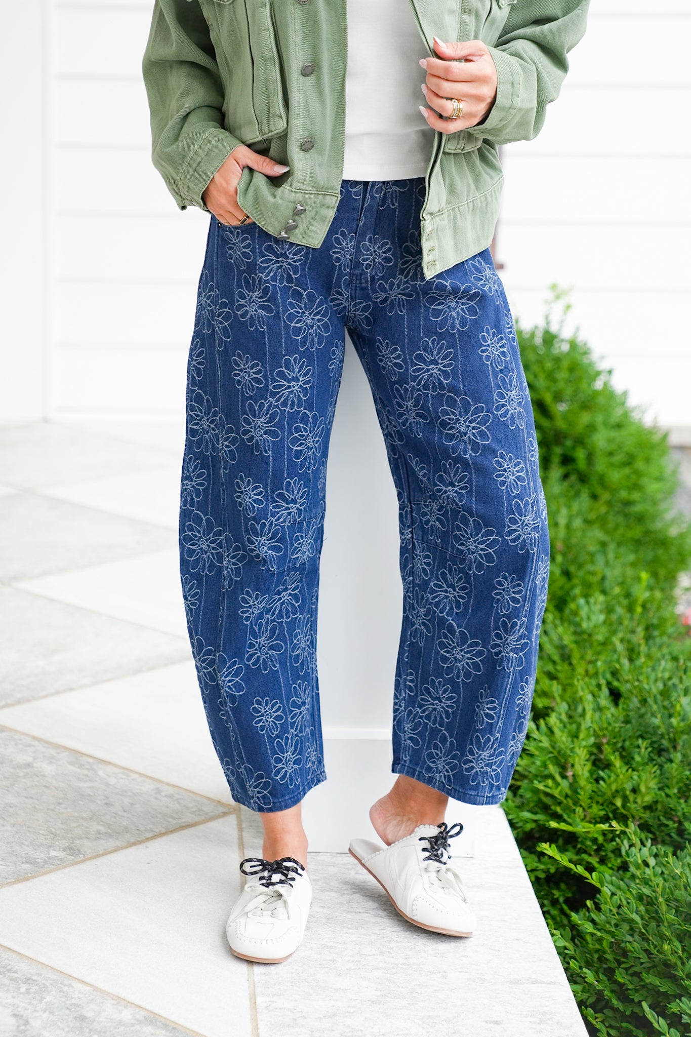 Plus/Reg Embroidered Floral High Waist Barrel Jeans