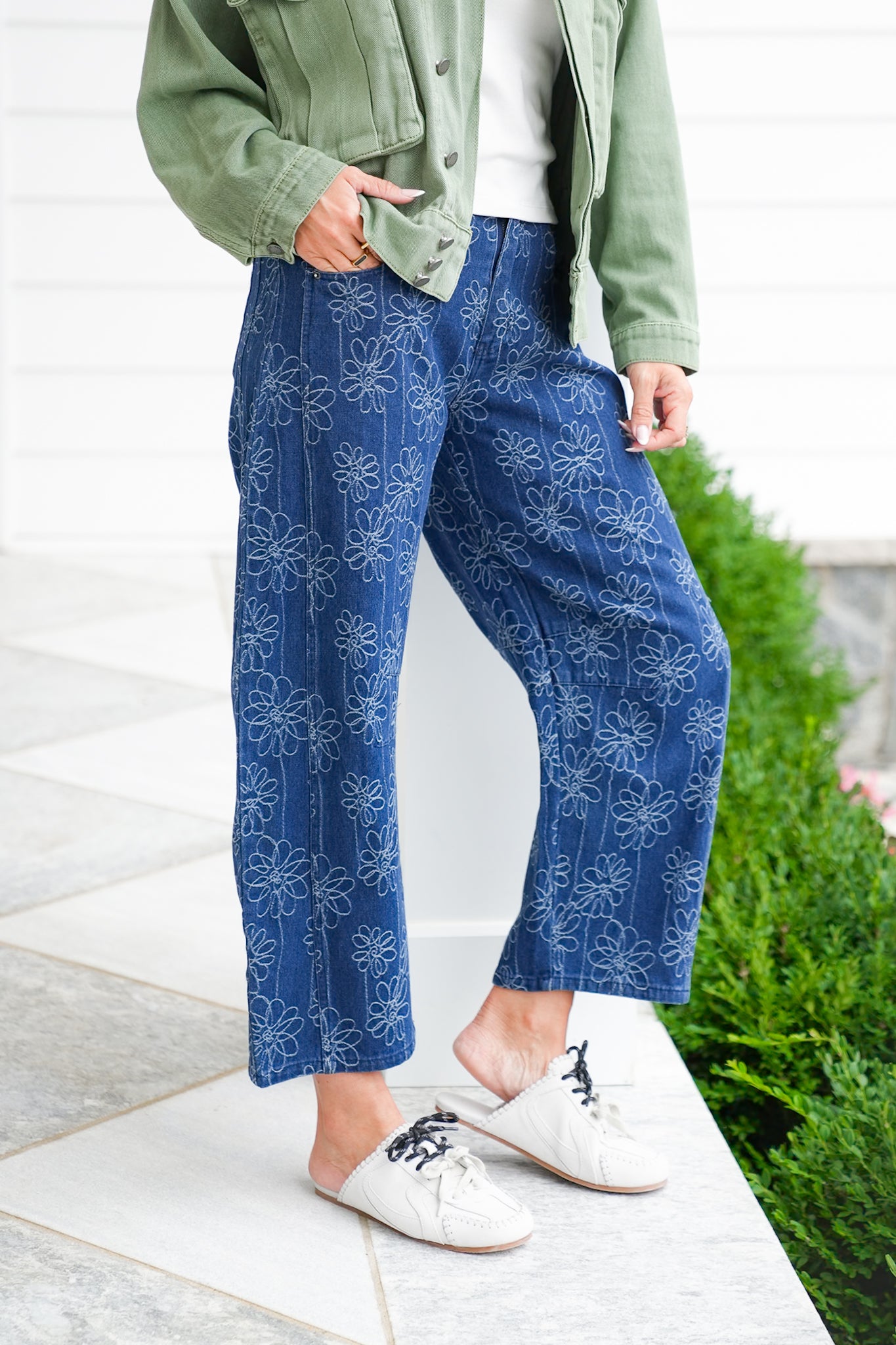Plus/Reg Embroidered Floral High Waist Barrel Jeans