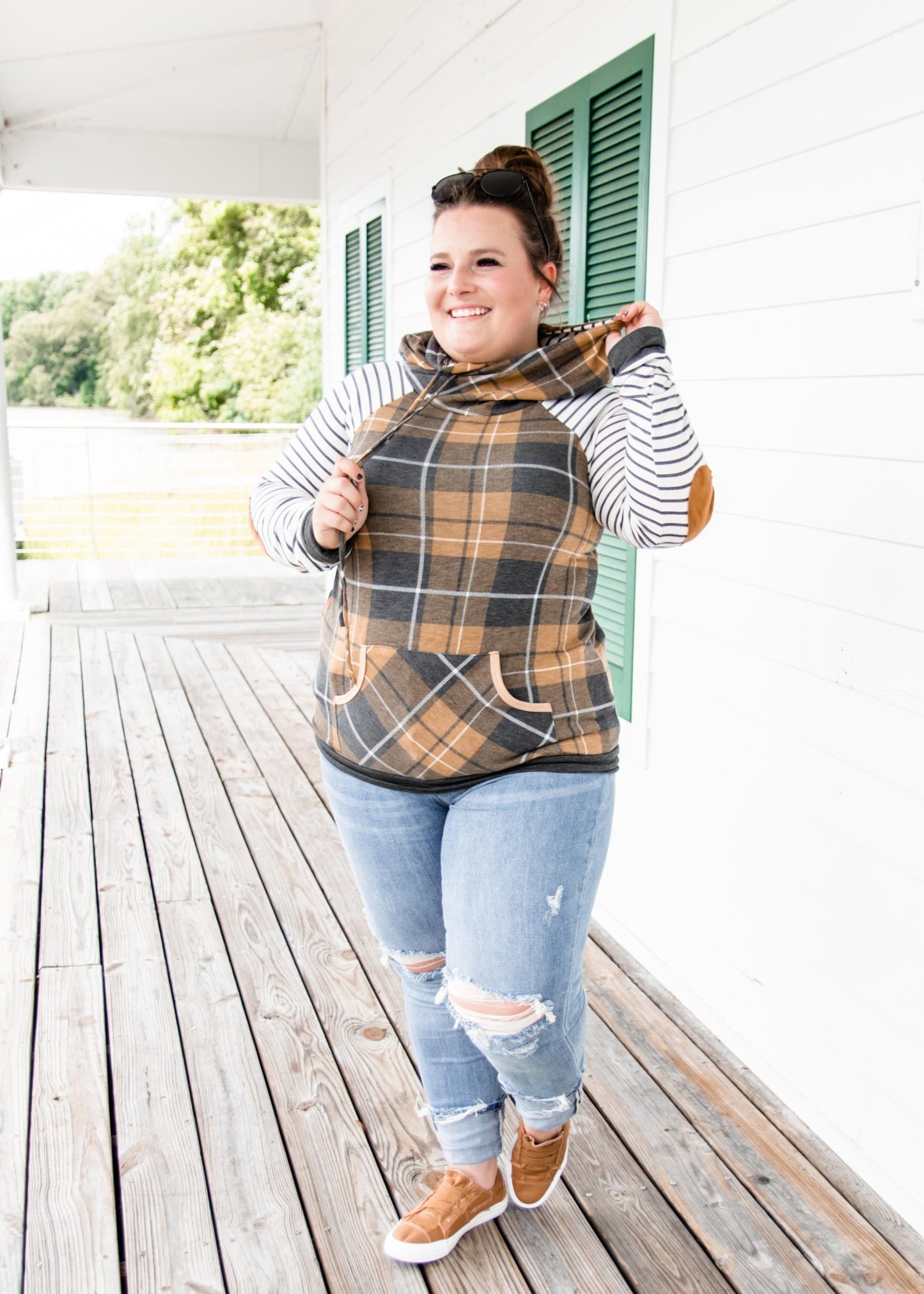 Judy Blue FIREFLY Button Fly Distressed Boyfriend Jeans