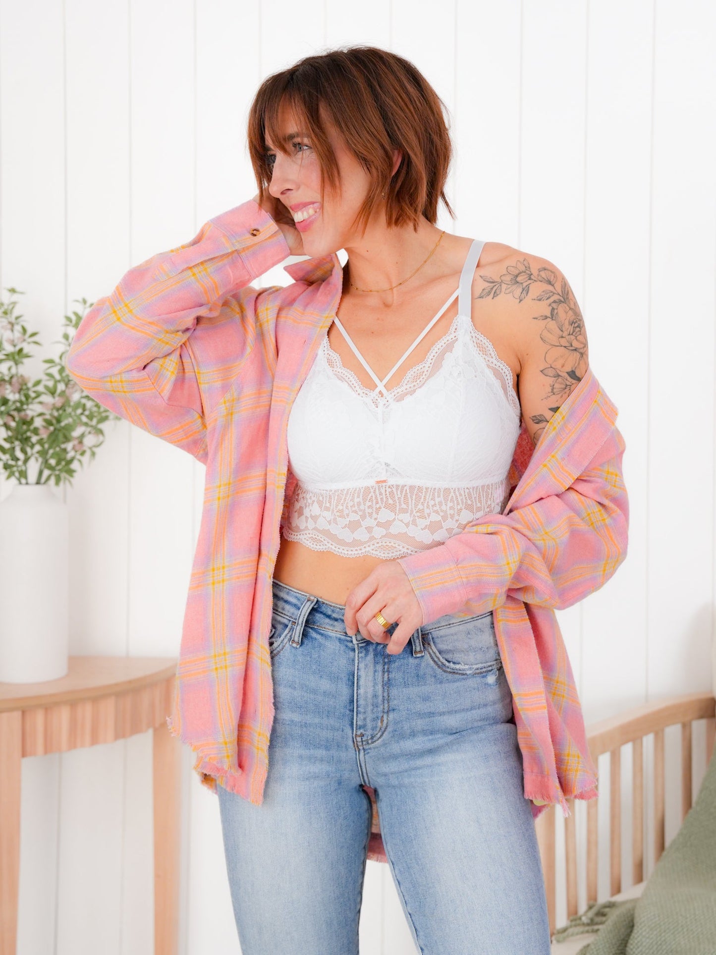 Plus/Reg Lace Bralette With Criss Cross Detail