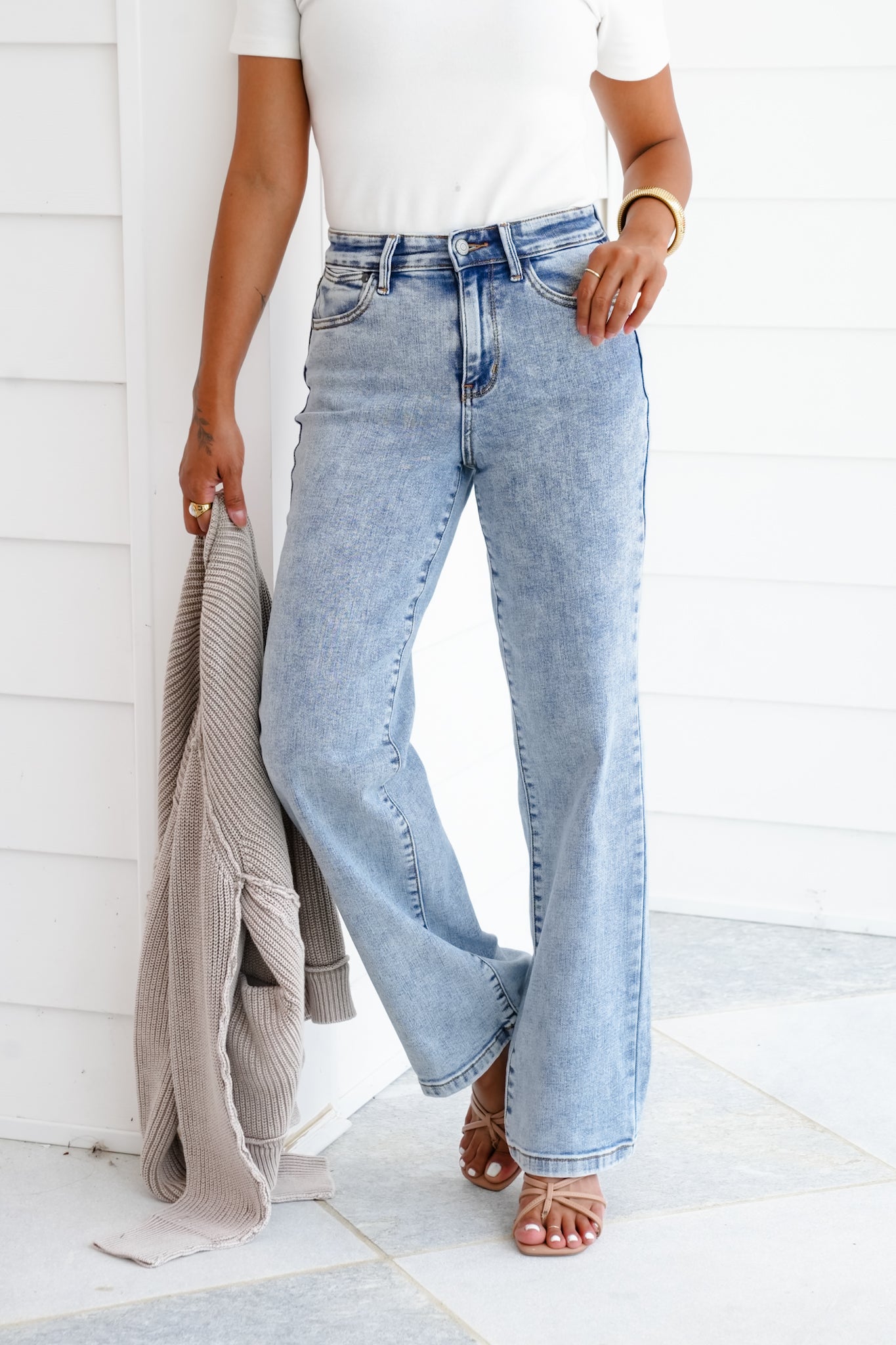Judy Blue High Rise Light Stone Wash Straight Fit Jeans