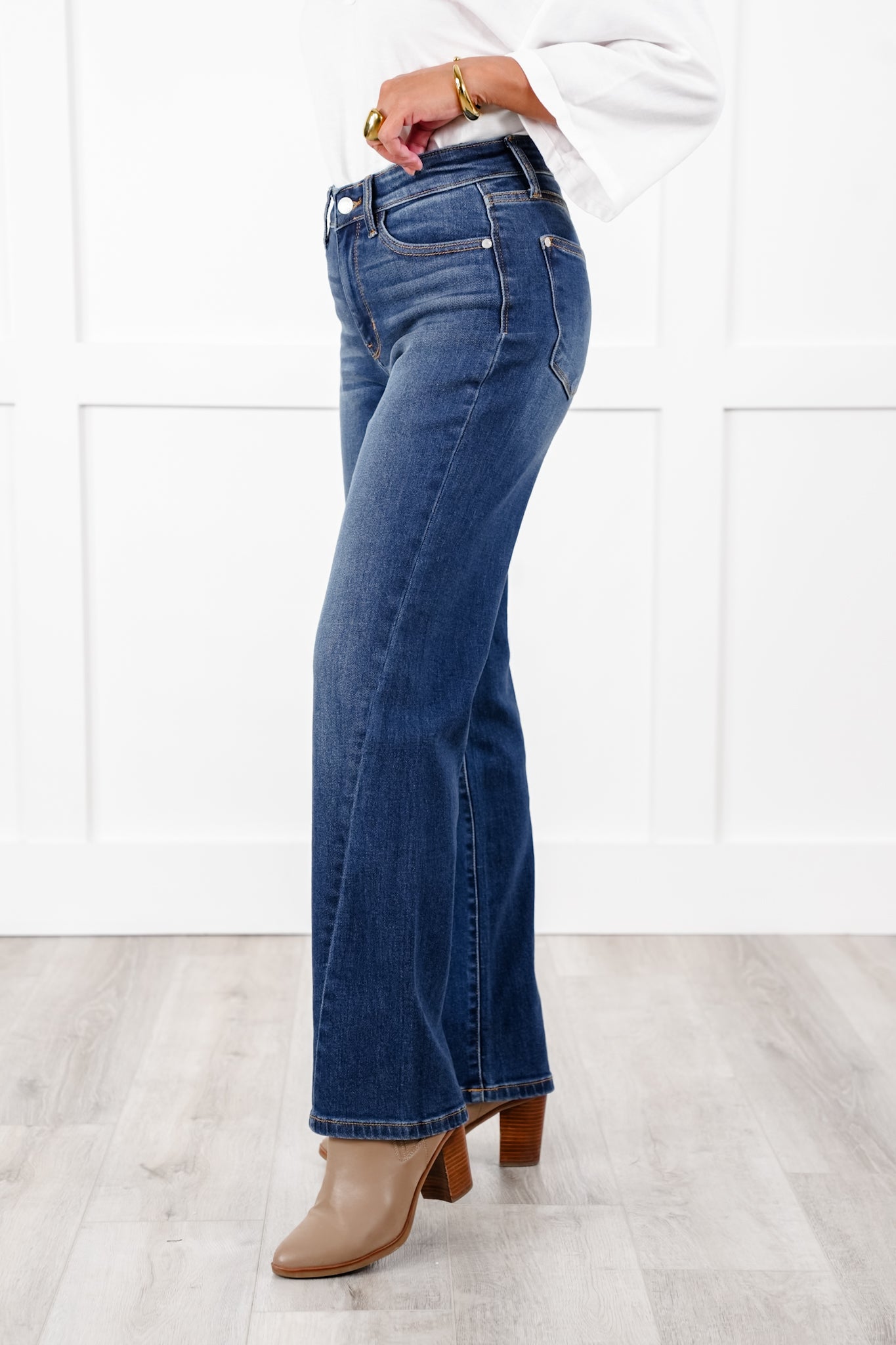 Judy Blue Mid Rise Medium Wash Side Seam Detail Straight Leg Jeans
