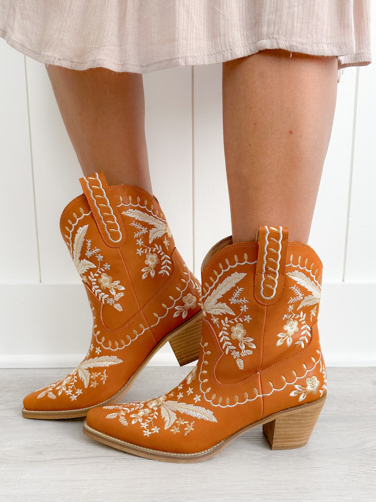 Detailed Floral Stitch Round Toe Boots
