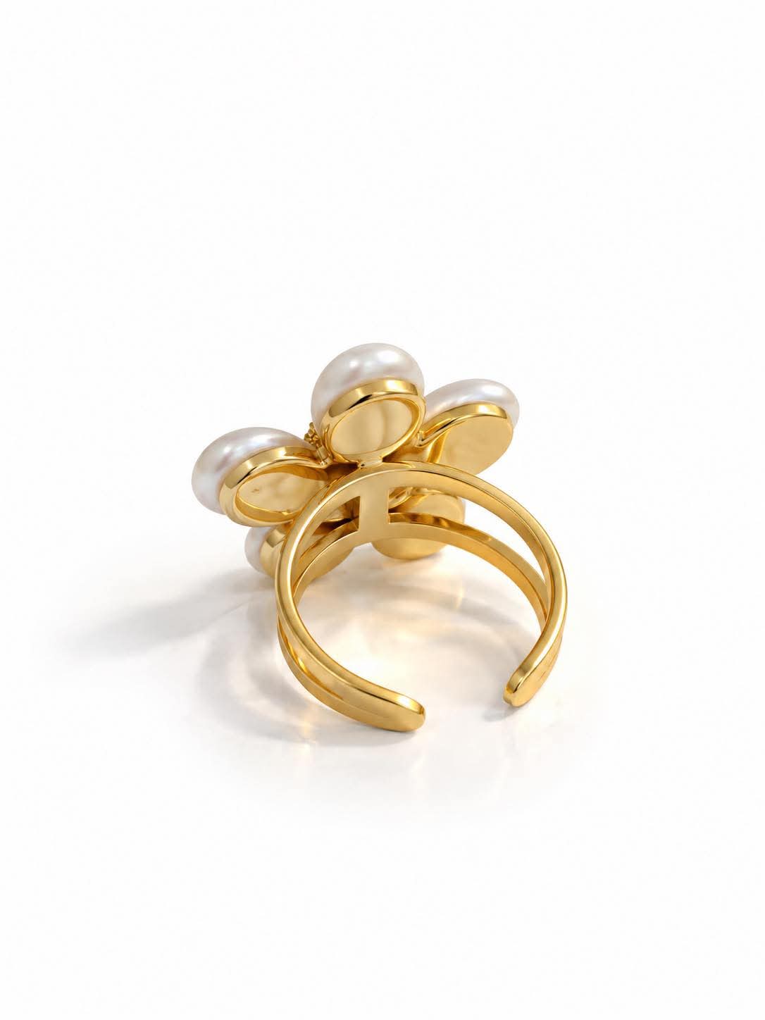 Sweet Caroline Pearl Flower Ring