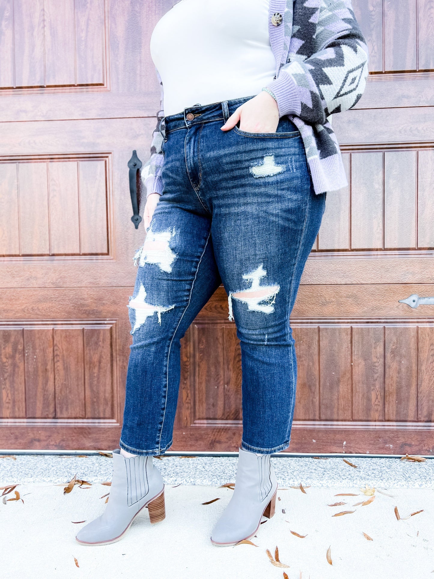 Judy Blue Dark Wash Mid Rise Distressed Cropped Straight Leg Jeans