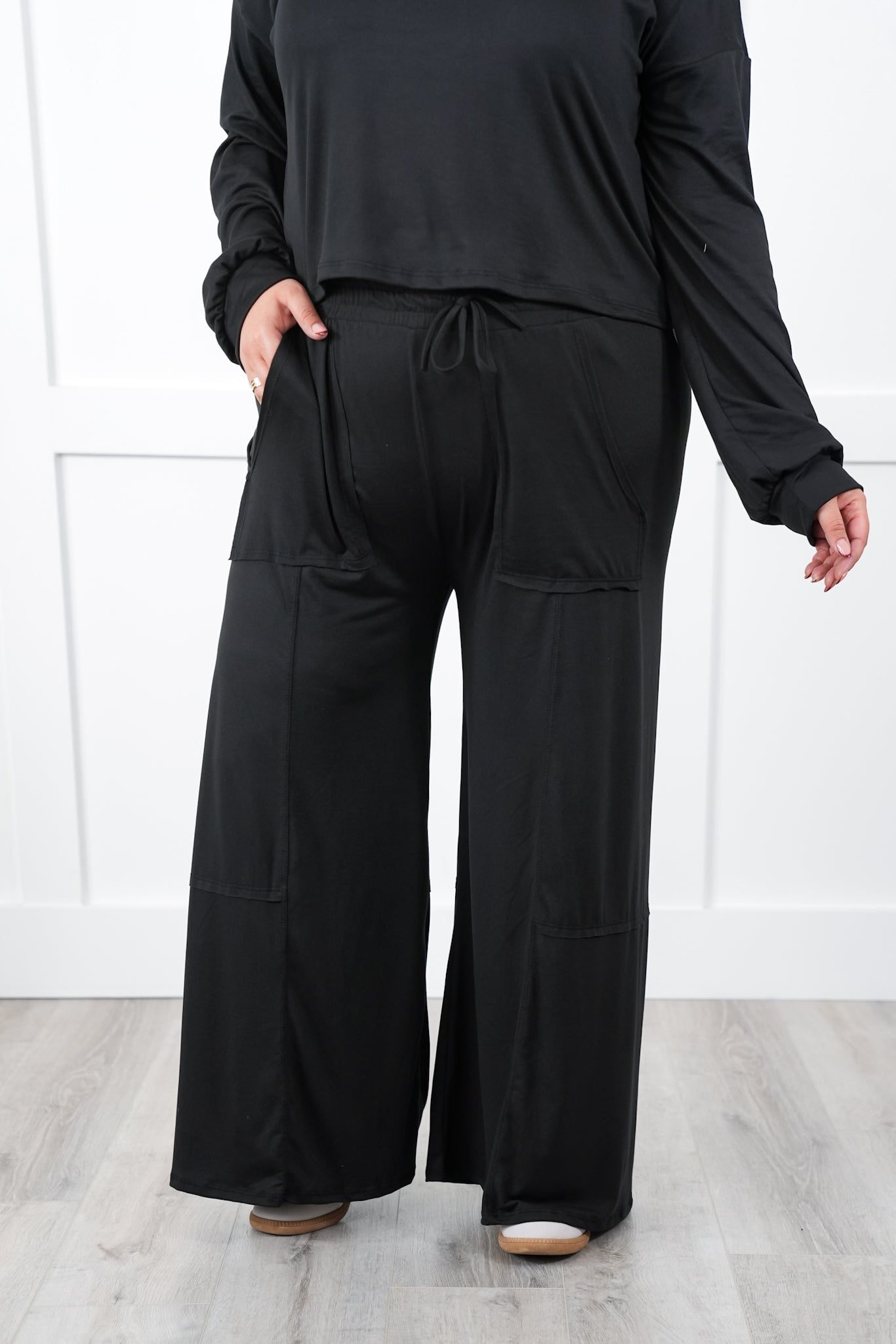 Plus/Reg Solid Elastic Waist Wide Leg Pants