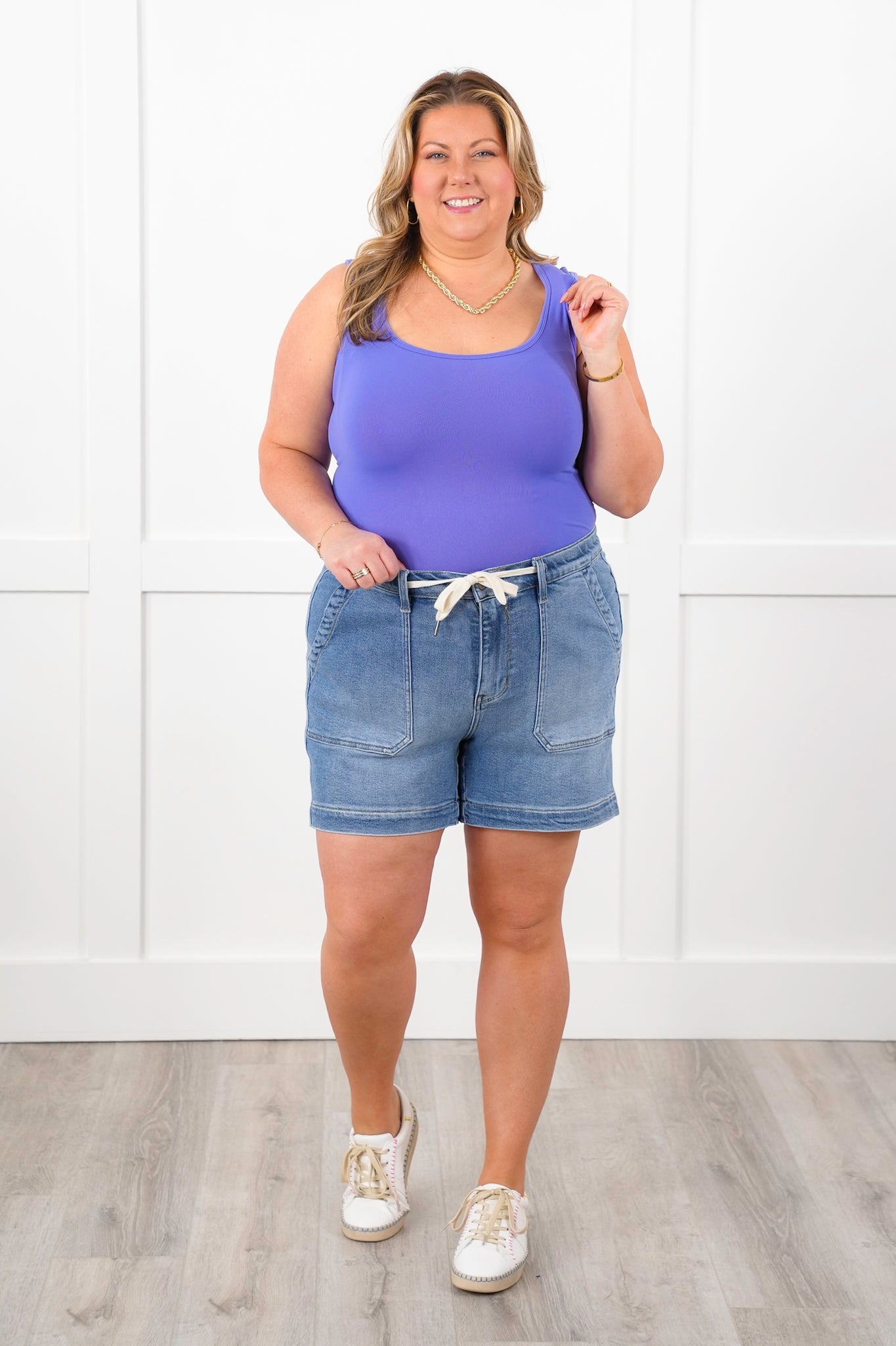 Door Buster! Plus/Reg Solid Sleeveless Scoop Neckline Tank Top